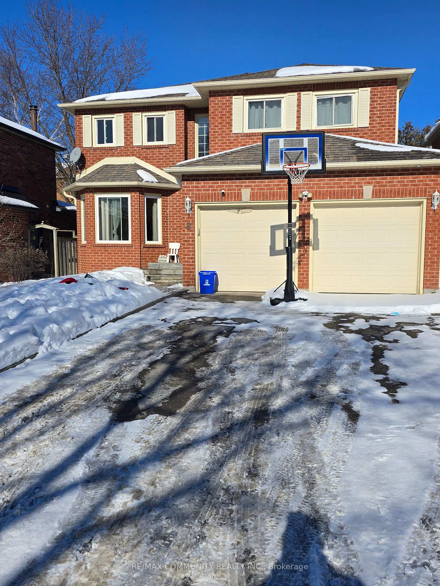 8 Carmichael Drive N, Whitby, ON L1N 9A4