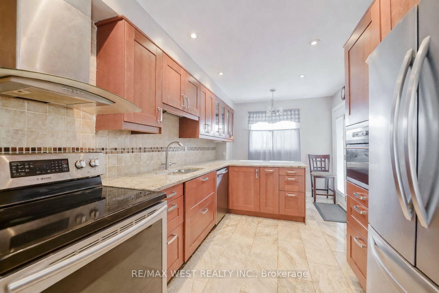 114 Courtlands Drive, Toronto, ON M1B 4M7