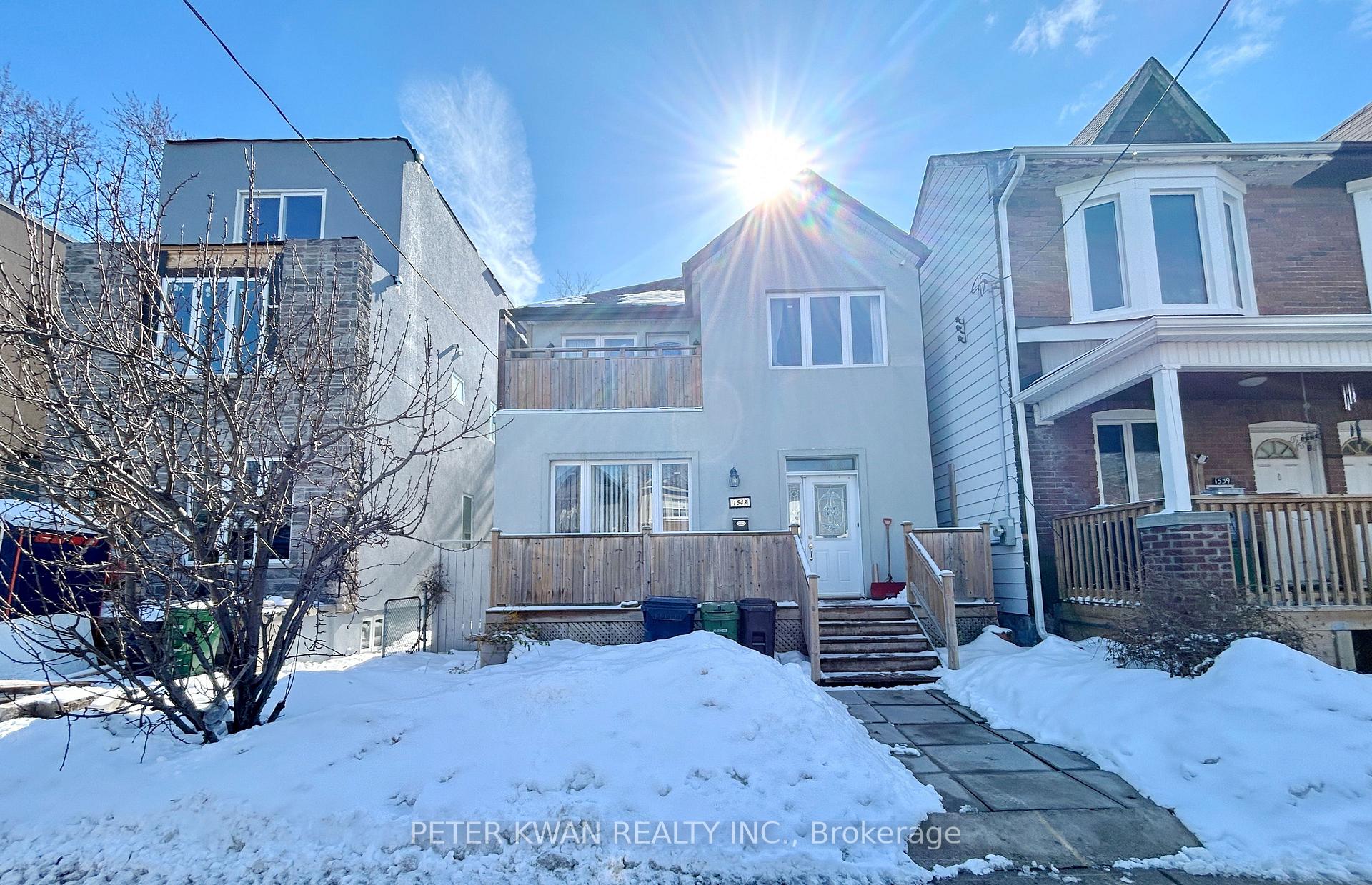 1543 Dundas Street E, Toronto, ON M4L 1K6