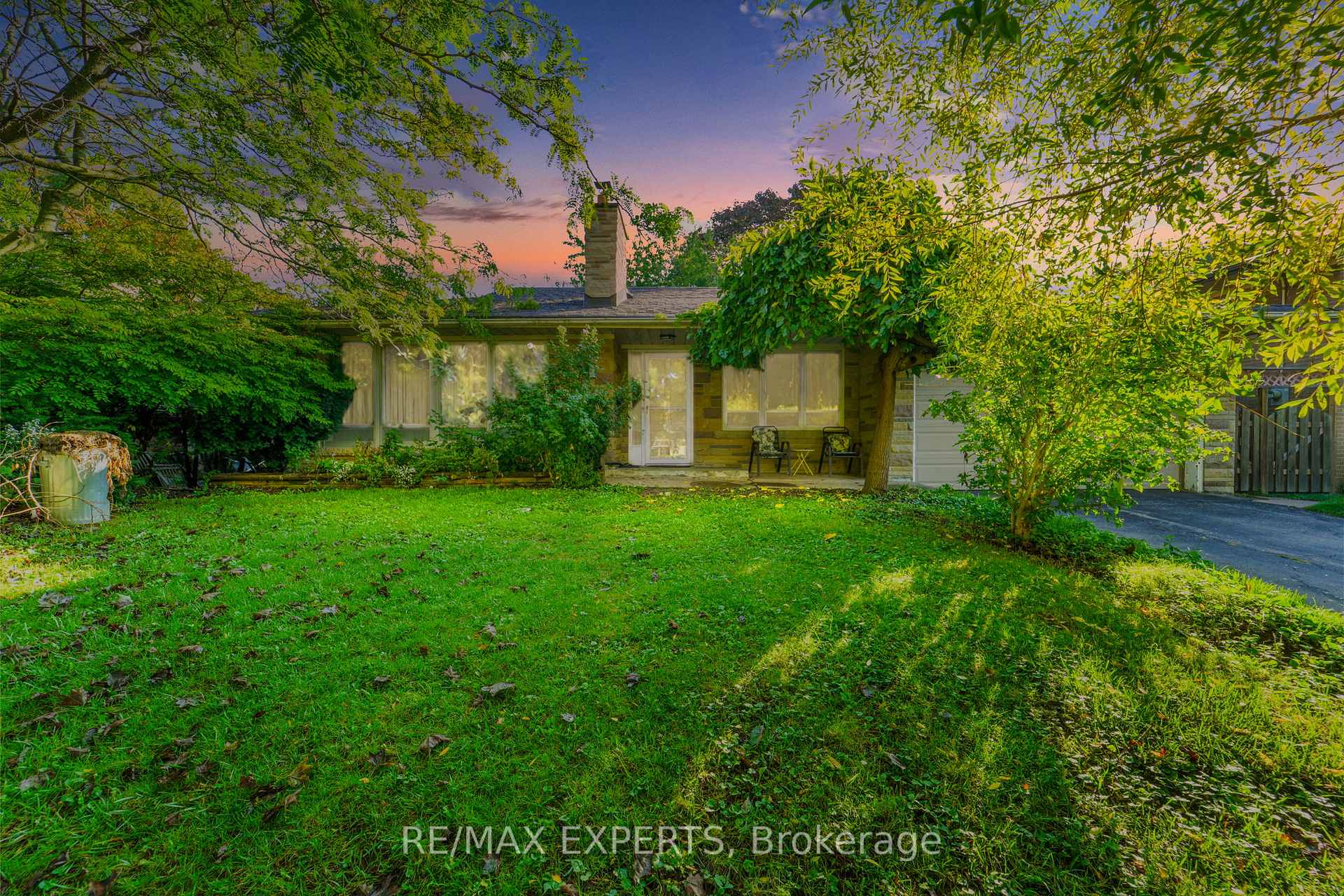 19 Duncombe Boulevard, Toronto, ON M1M 3A4
