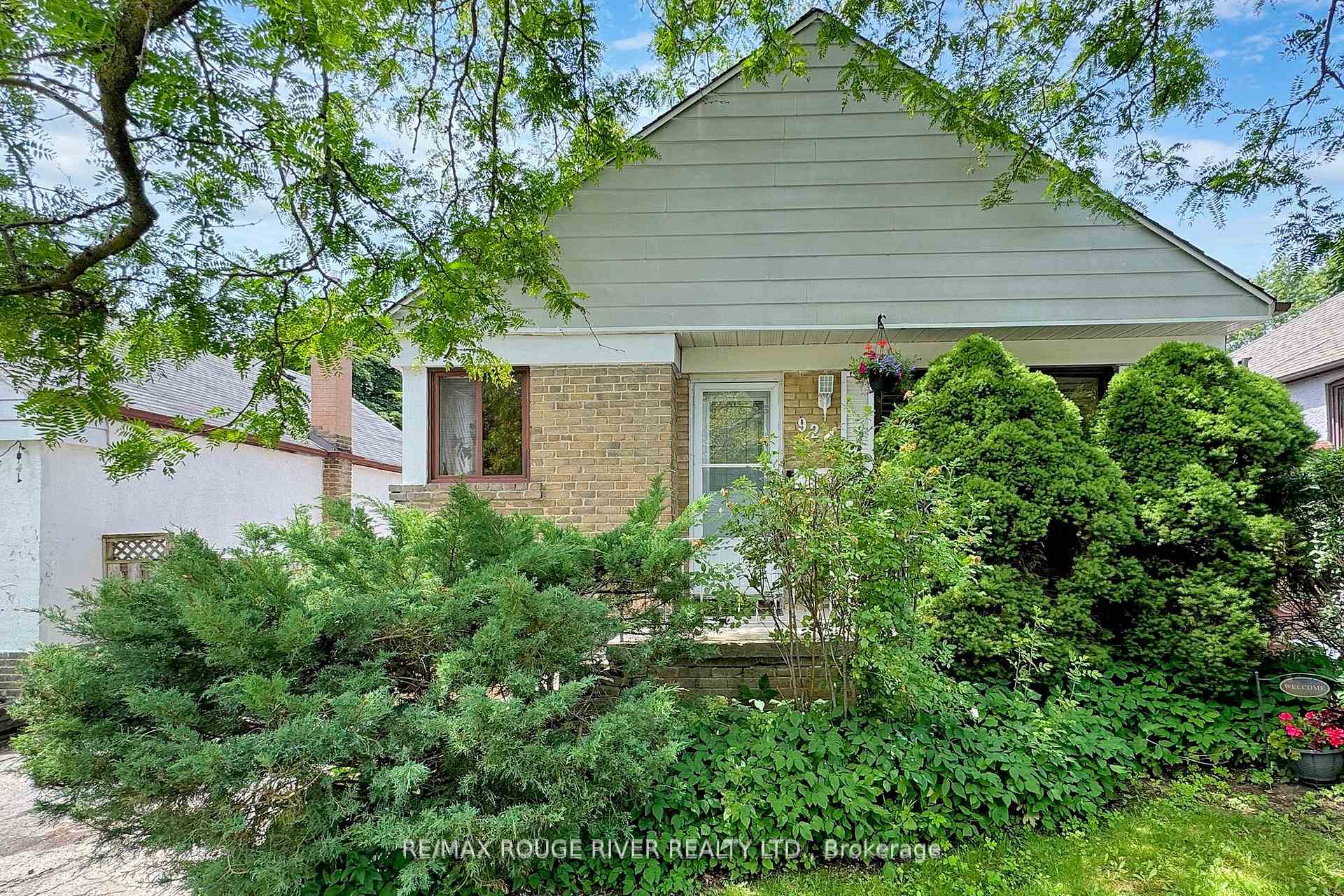 92 Eastville Avenue, Toronto E08, ON M1M 2N9