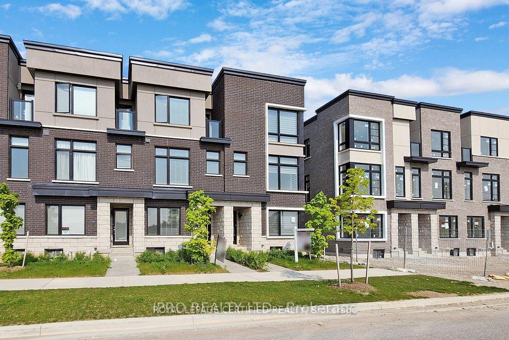 2614 Castlegate Crossing, Pickering, ON L1X 0H9