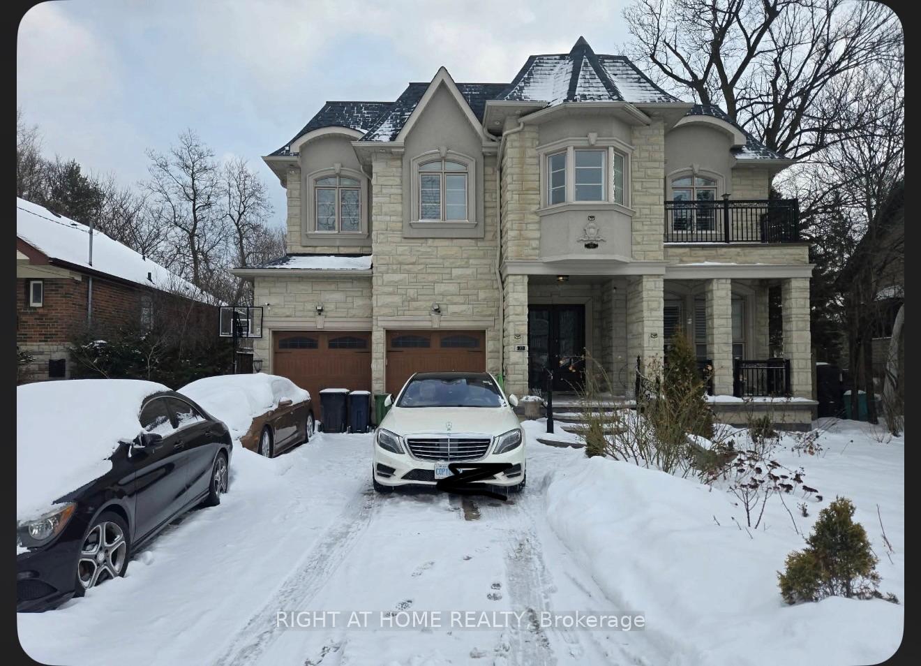 35 Drake Crescent, Toronto, ON M1M 1A3