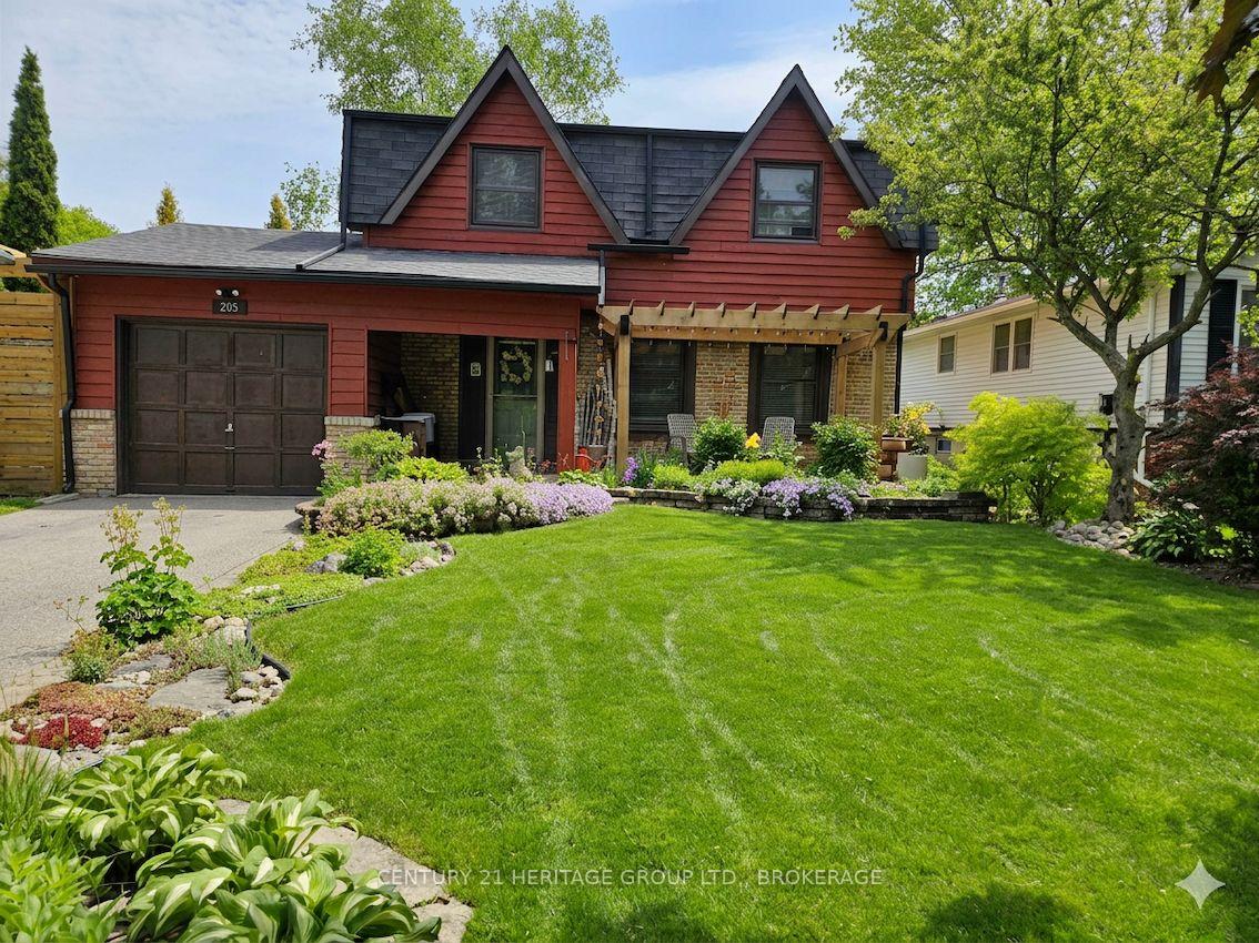 205 Keewatin Street, Oshawa, ON L1H 6Z5