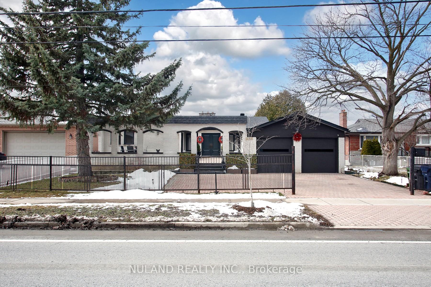 2098 Pharmacy Avenue, Toronto, ON M1W 1H8