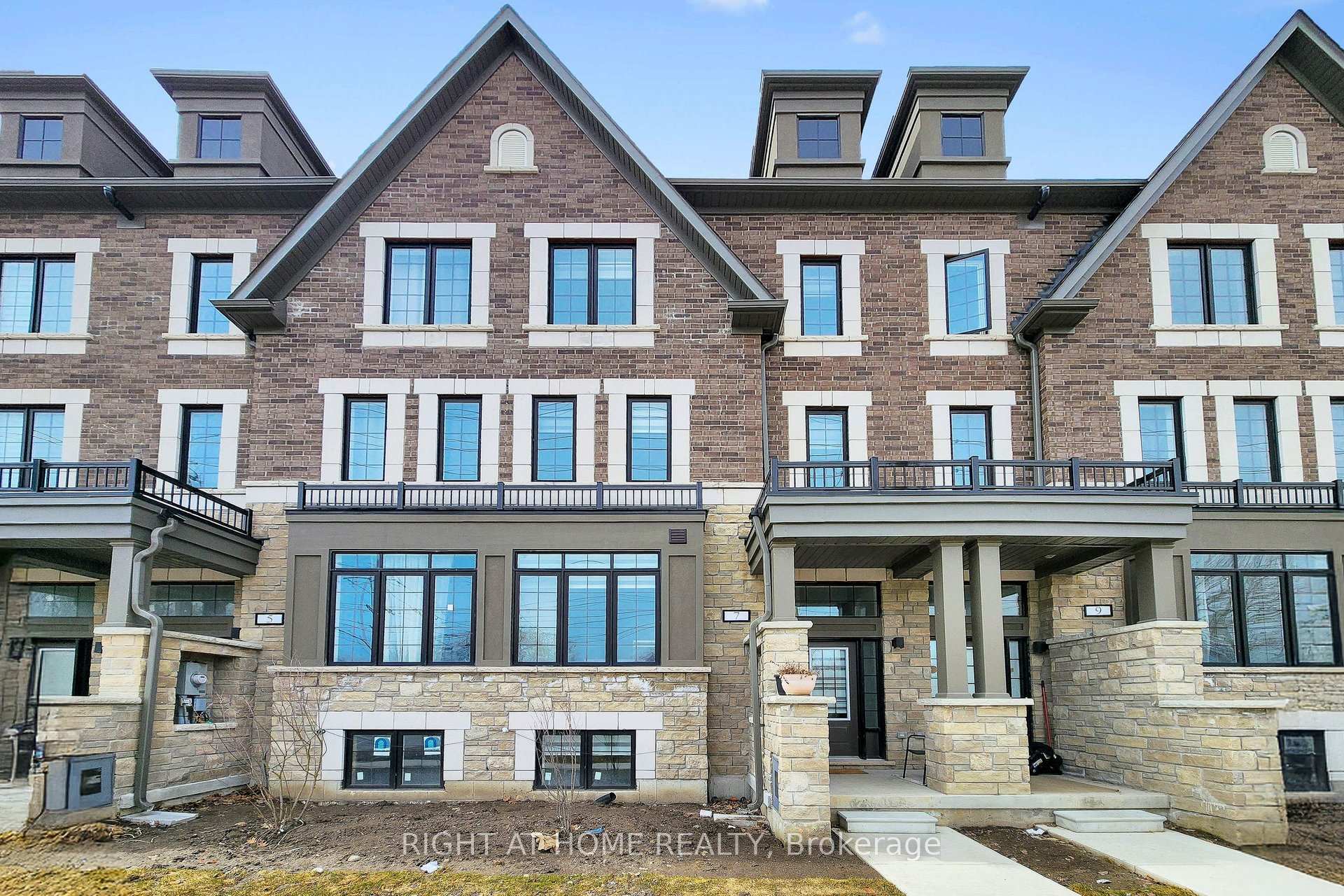 7 Selfridge Way, Whitby, ON L1N 0N9