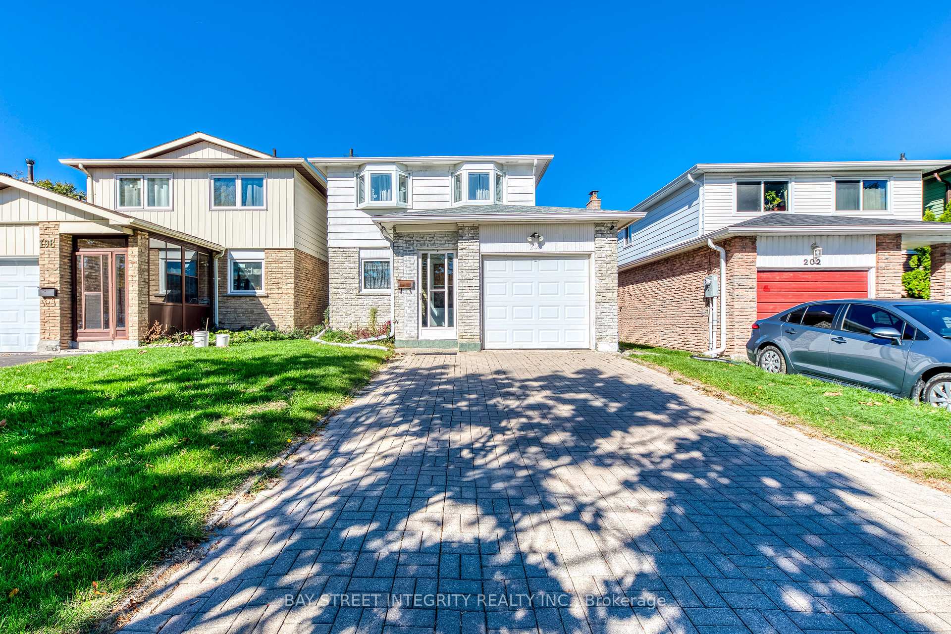 200 Invergordon Avenue, Toronto, ON M1S 4A1