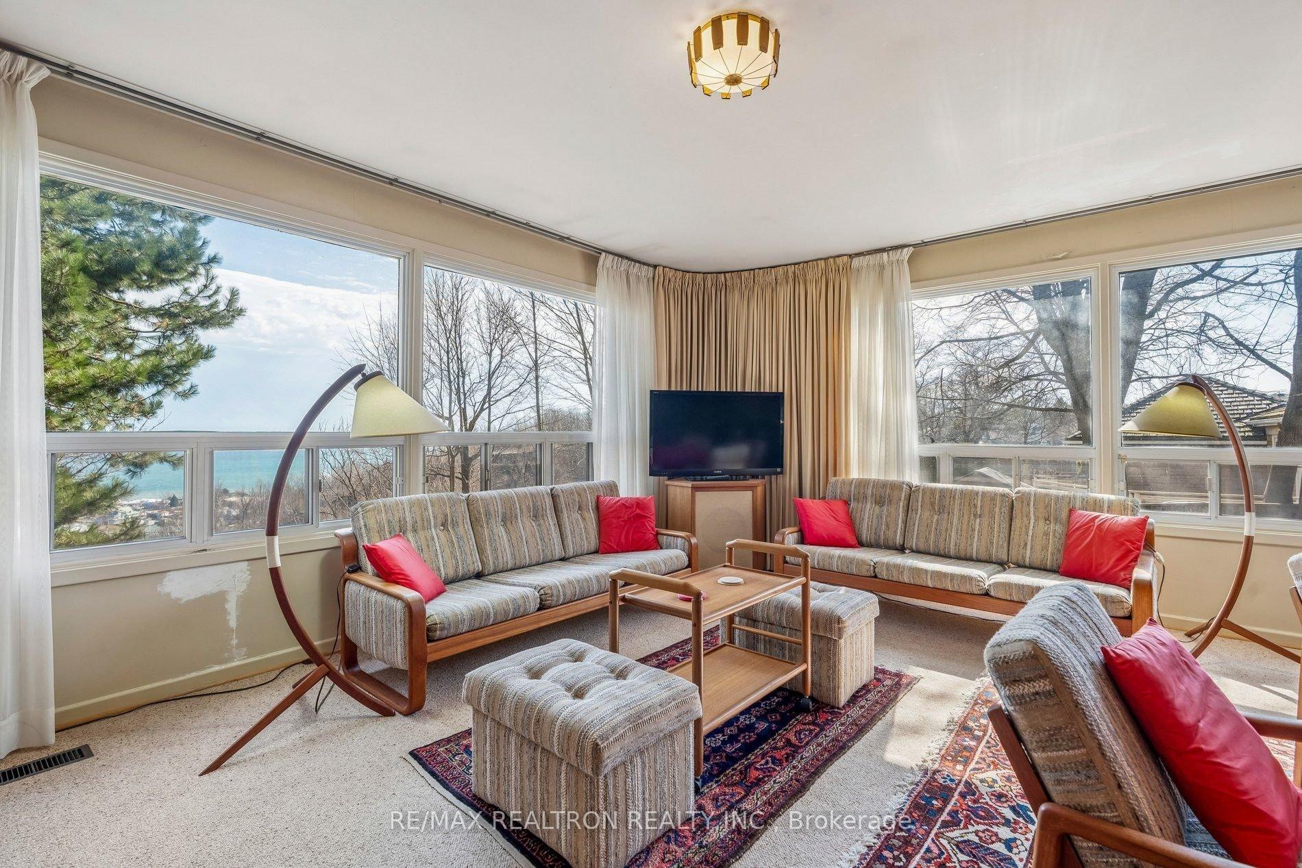 37 Sunnypoint Crescent, Toronto, ON M1M 1B8
