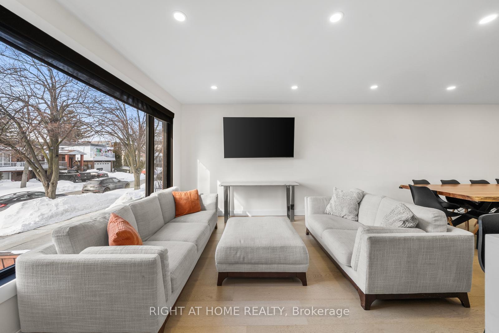 9 Thistlewaite Crescent, Toronto, ON M1S 3Y8