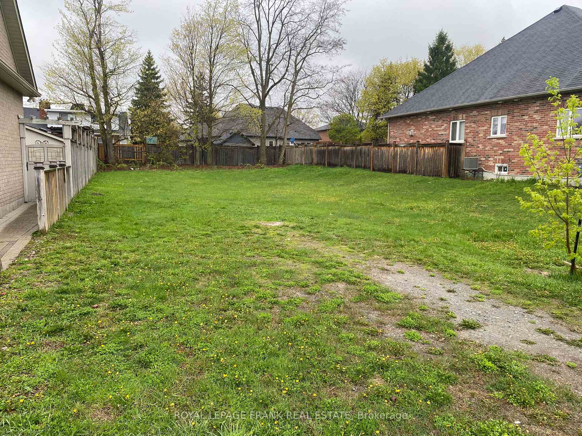 23 Corvinelli Street, Whitby, ON L1M 0G7