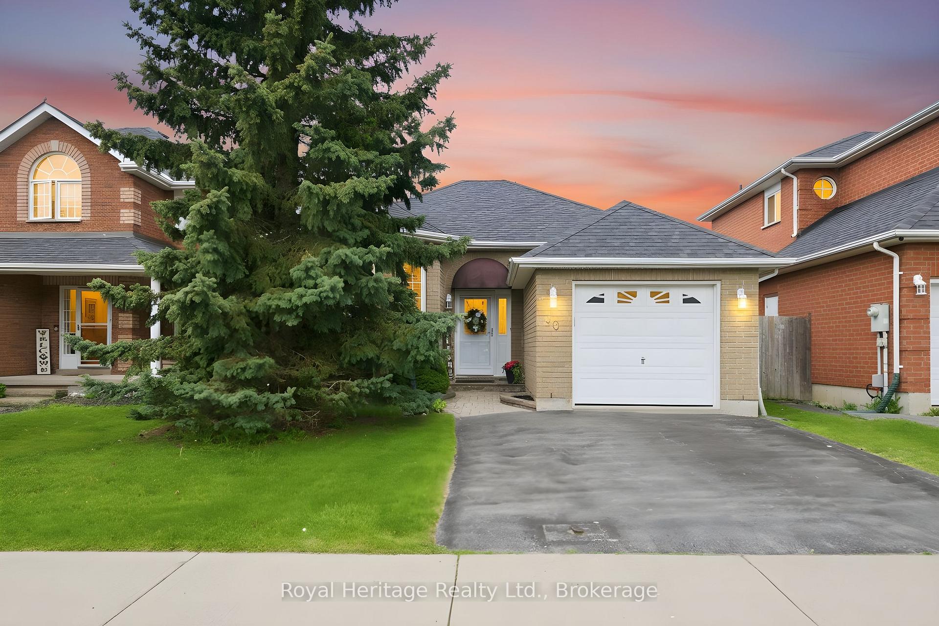 90 Bloom Avenue, Clarington, ON L1B 1N6