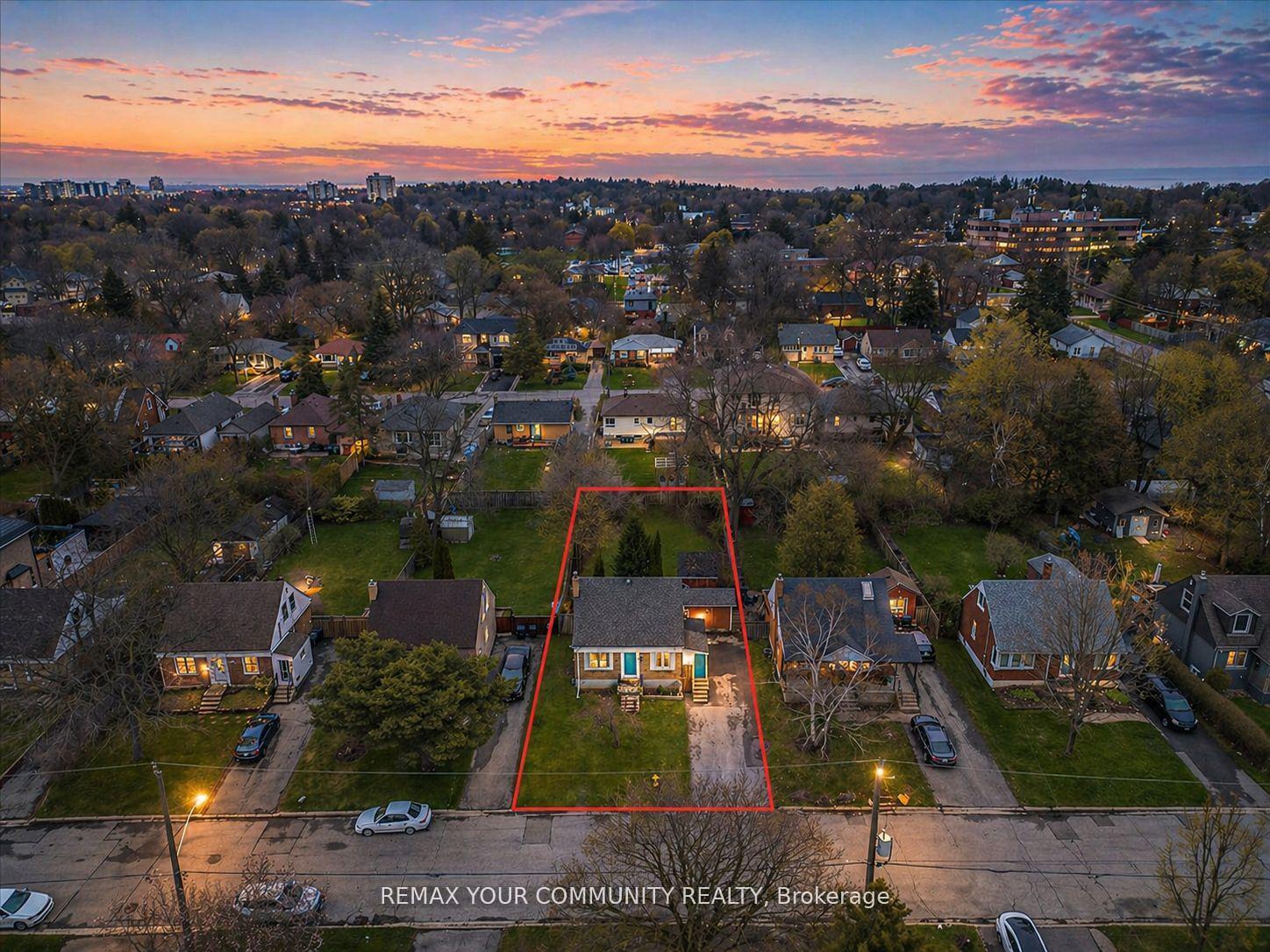 31 Allister Avenue, Toronto, ON M1M 3L1