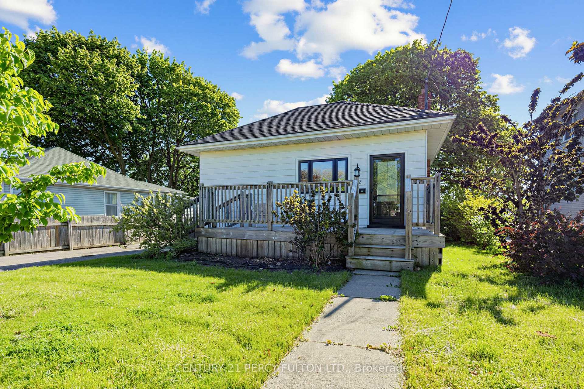 22 Westmount Street, Oshawa, ON L1J 4W9