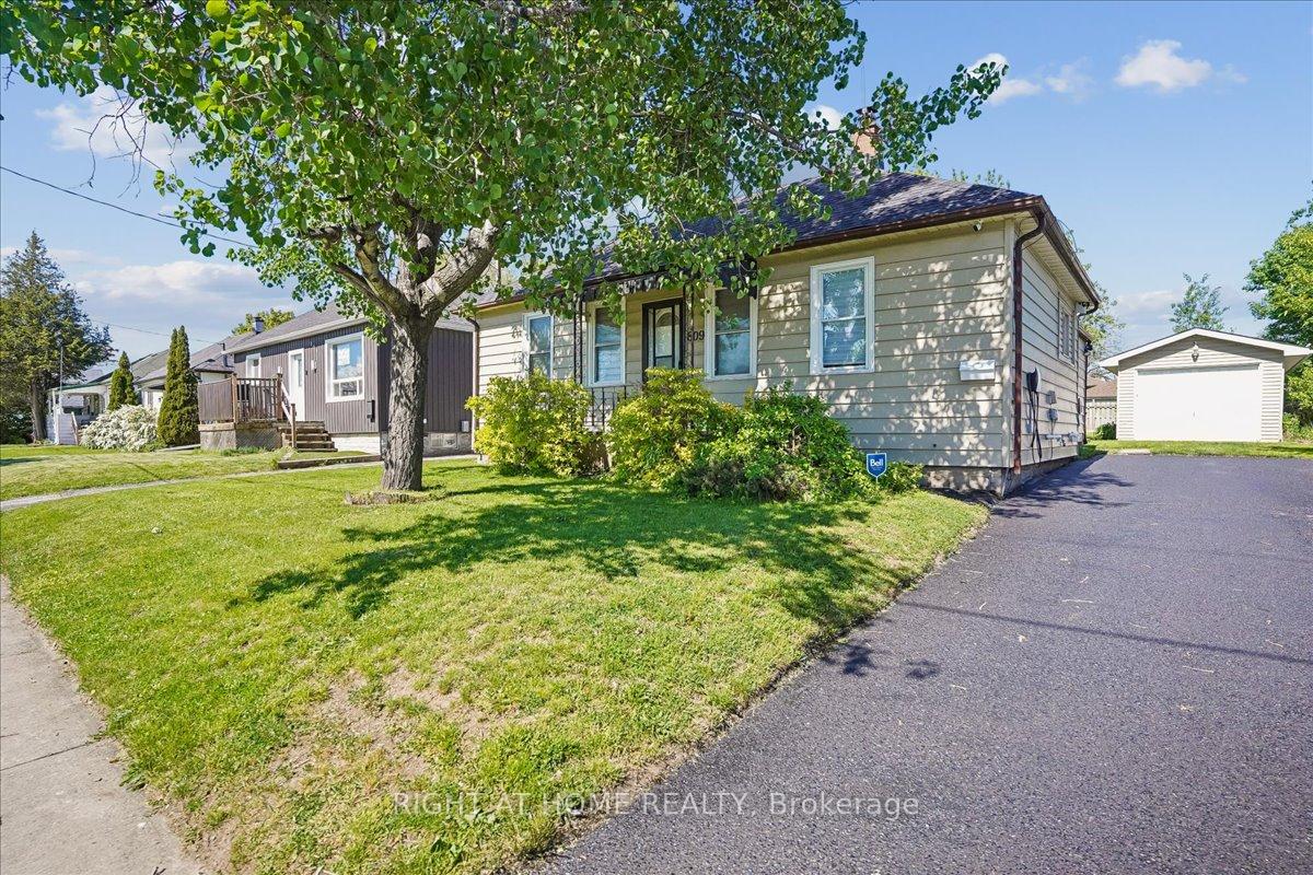 809 Rowena Street, Oshawa, ON L1H 4Z6