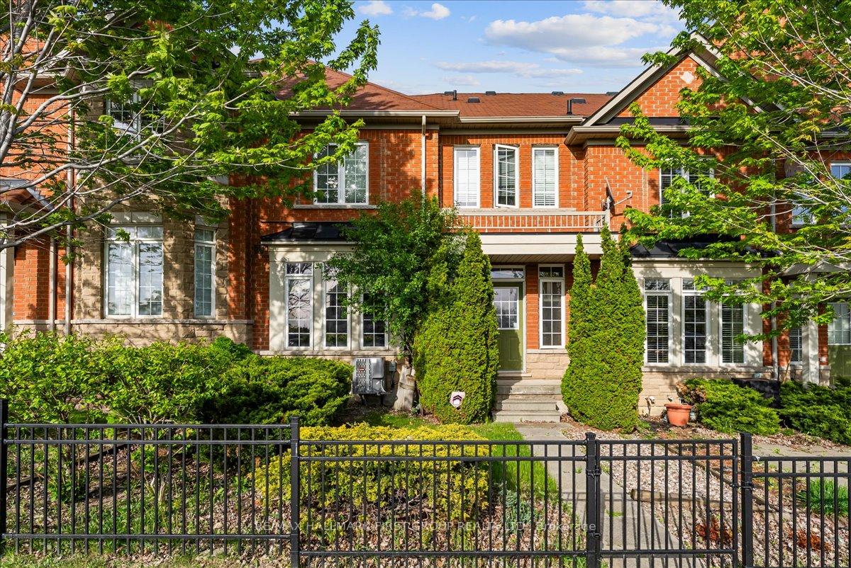 57 Barkdale Way, Whitby, ON L1N 0G1