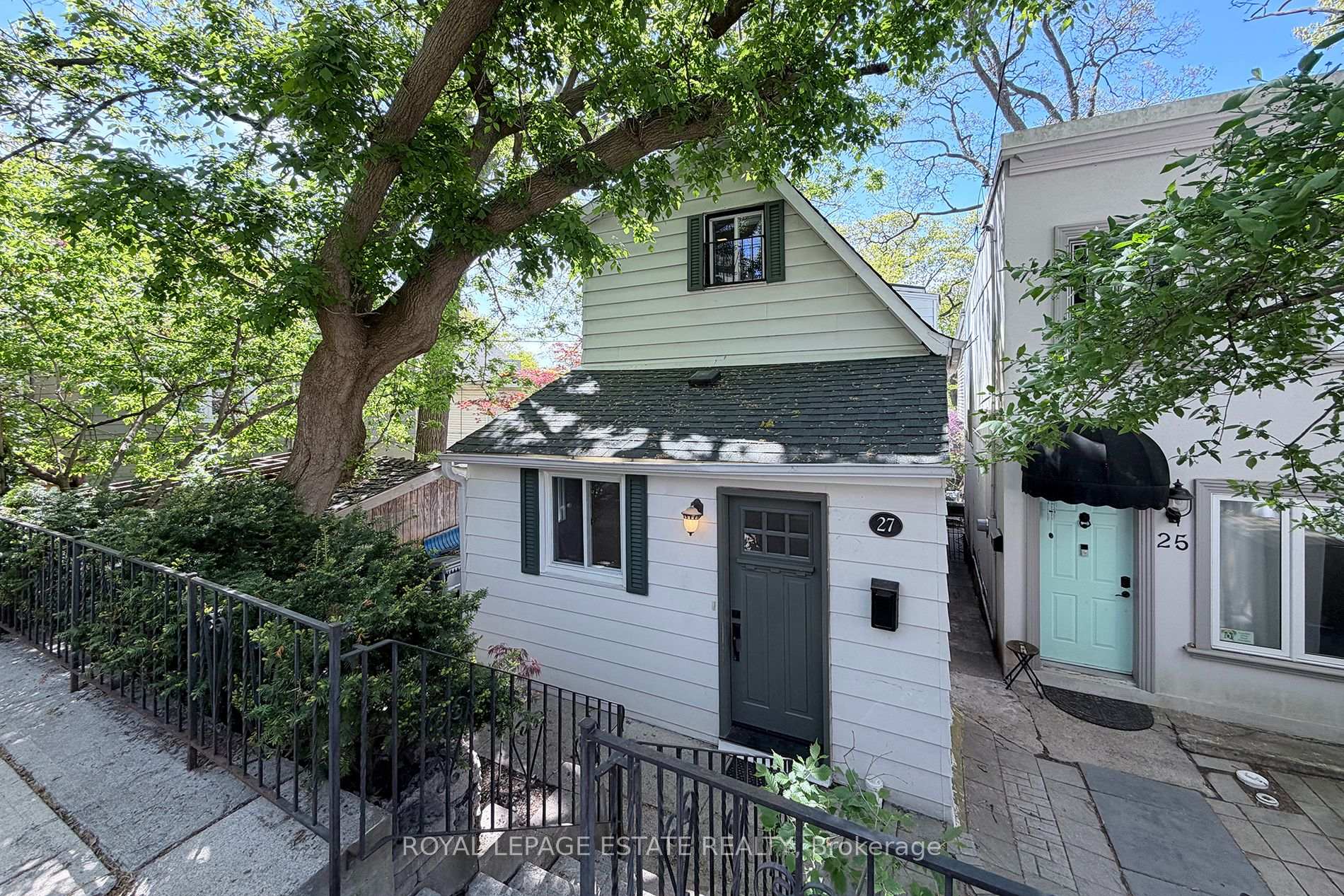 27 Sycamore Place, Toronto E02, ON M4E 1K3