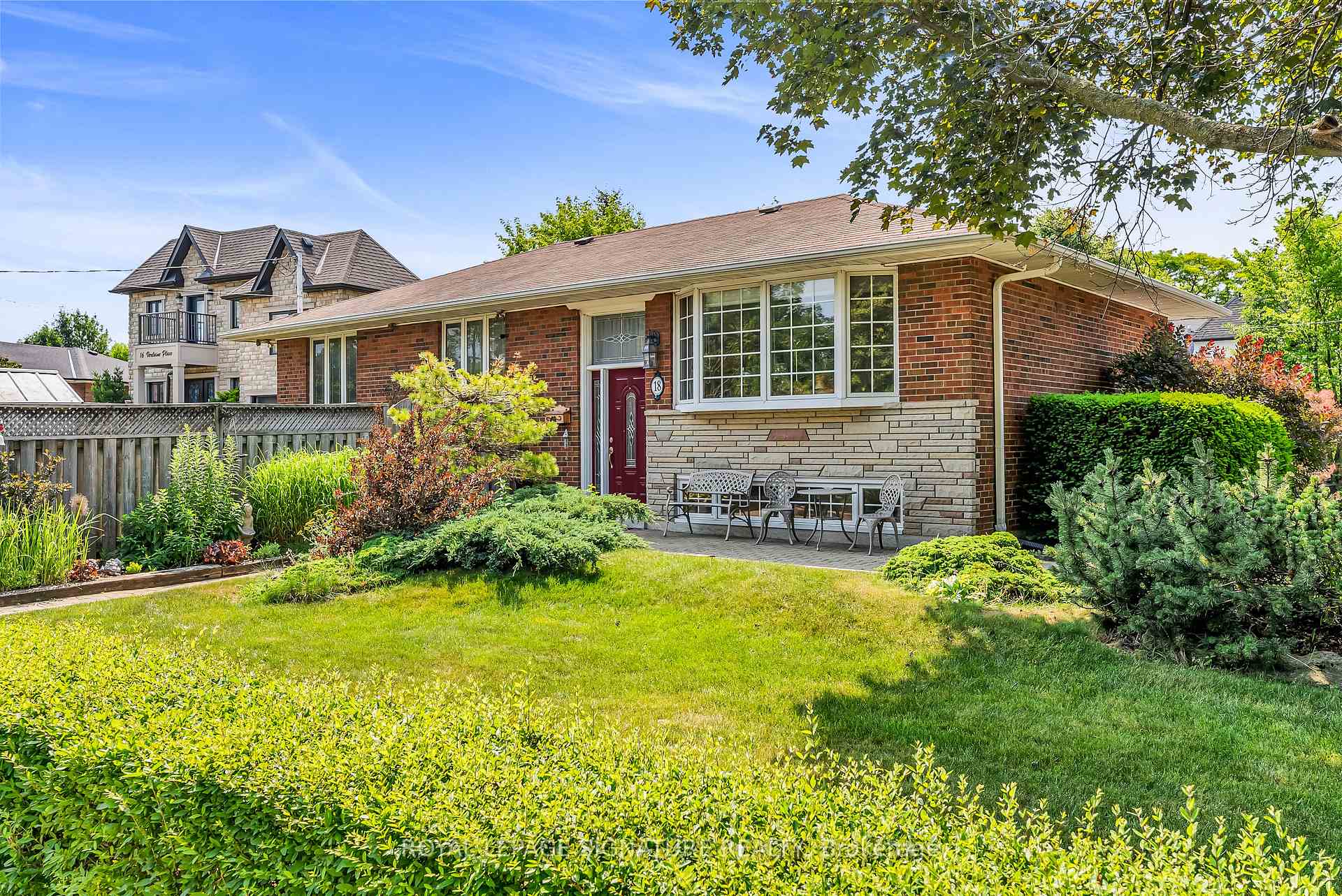 18 Verlaine Place, Toronto, ON M1P 3X3