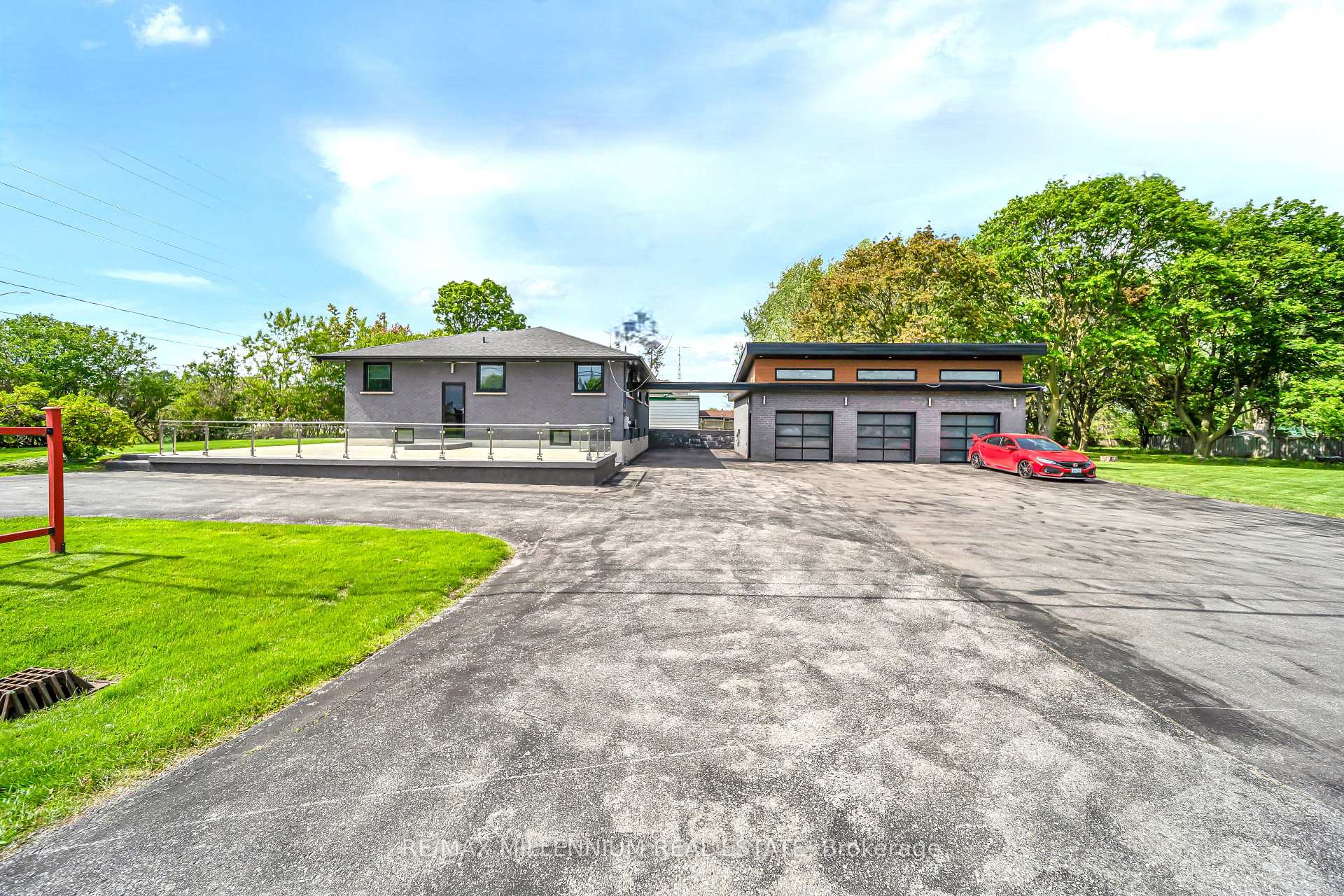 31 OLD LAKE RIDGE Road, Whitby, ON L1P 1K1
