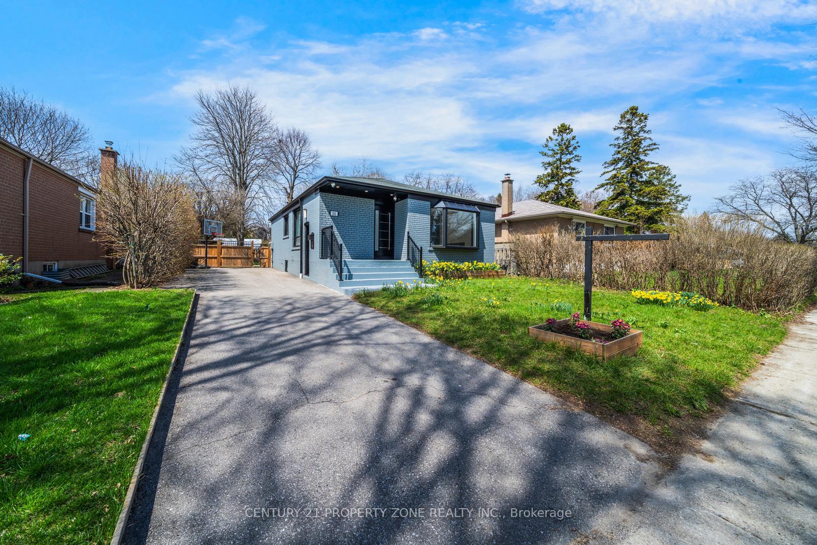 203 Toynbee Trail, Toronto, ON M1E 1G8