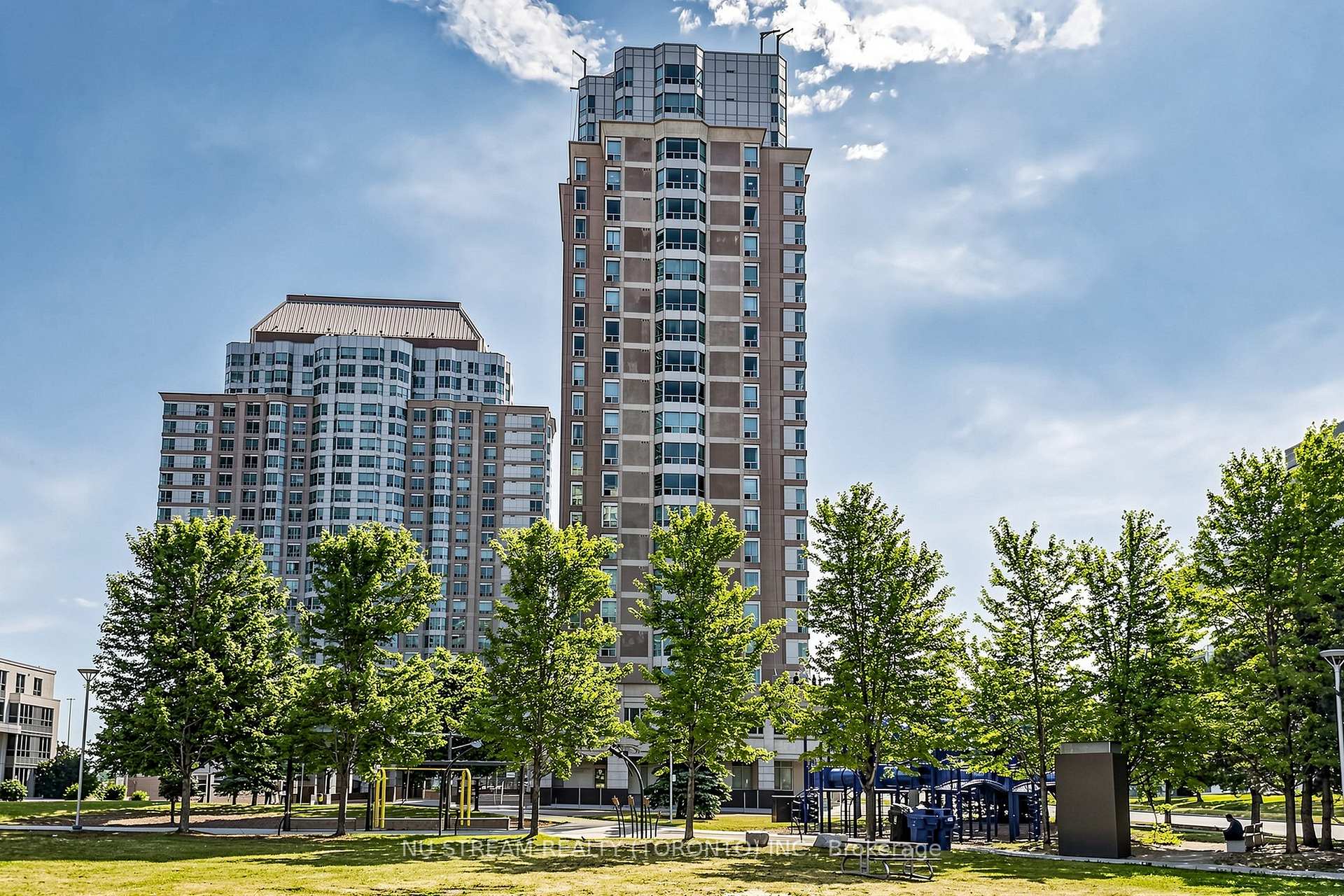 1 Lee Centre Drive 1002, Toronto, ON M1H 3J2