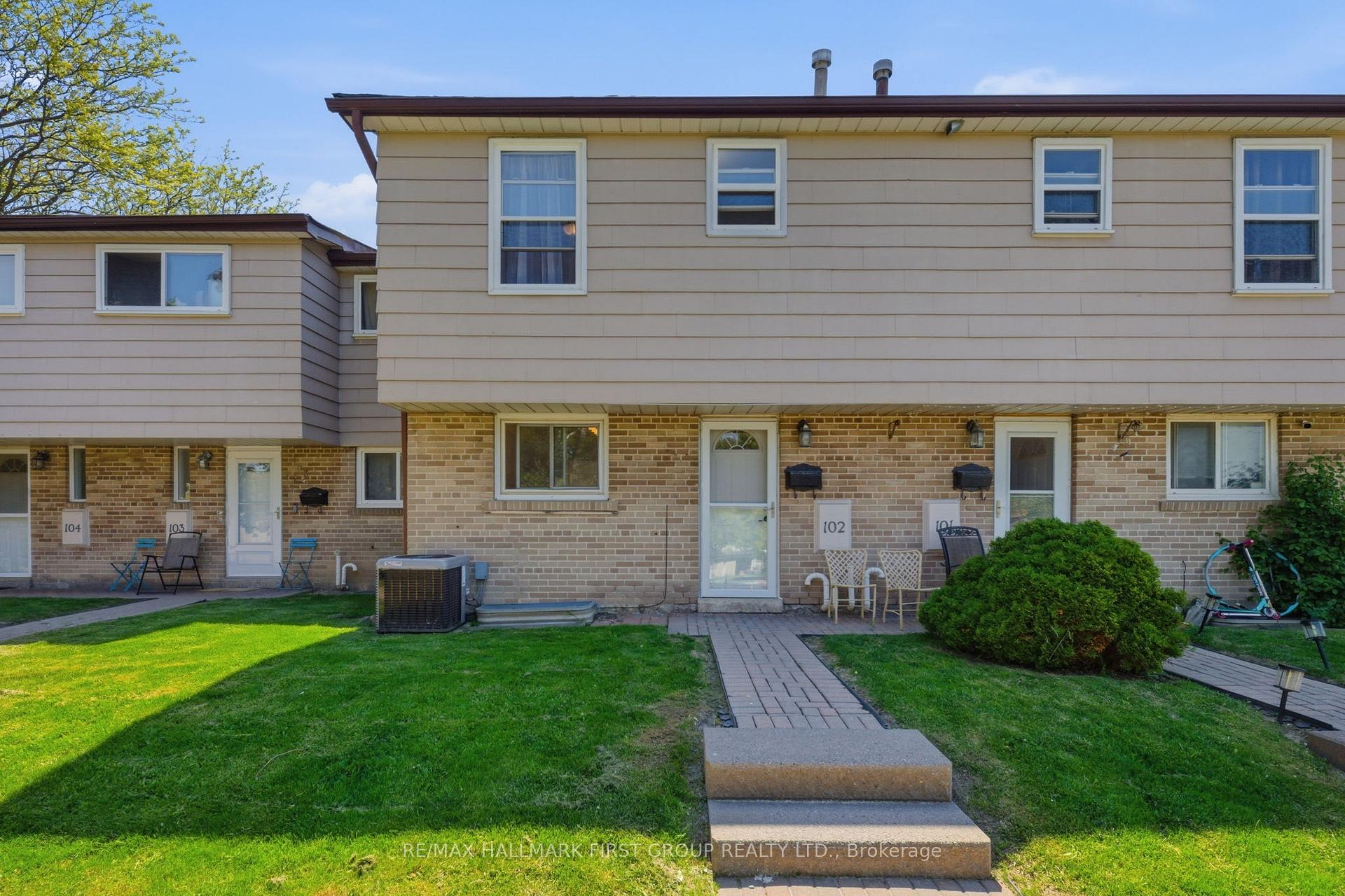 925 Bayly Street 102, Pickering, ON L1W 1L4