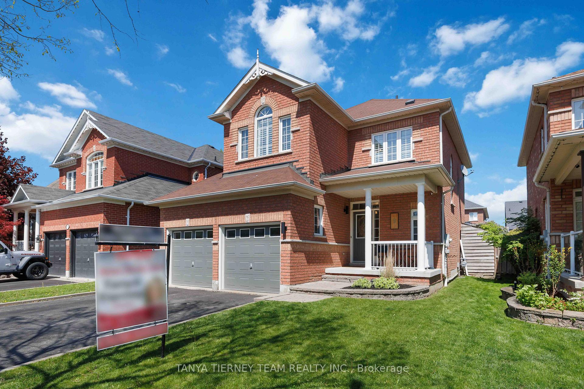 9 Penhurst Drive, Whitby, ON L1M 2C8