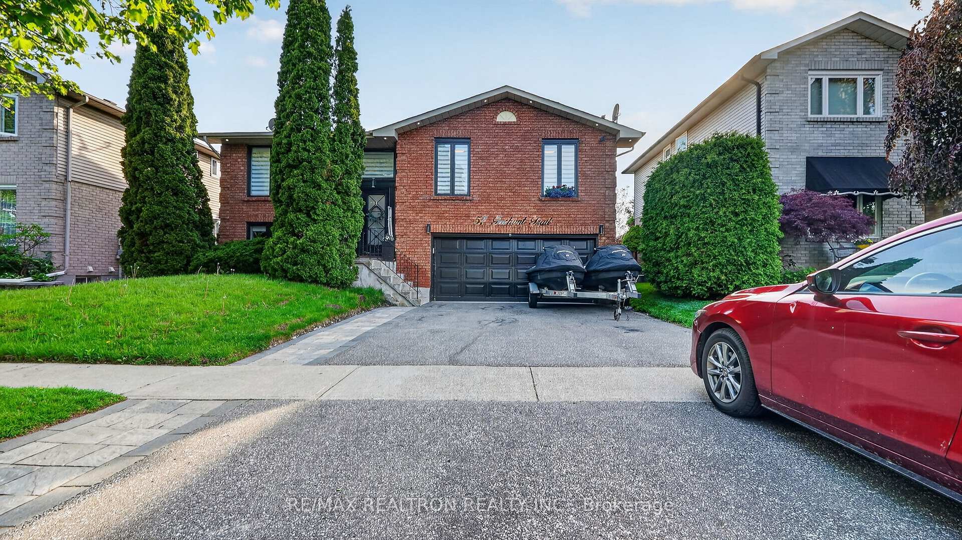 57 Foxhunt Trail, Clarington, ON L1E 1E4