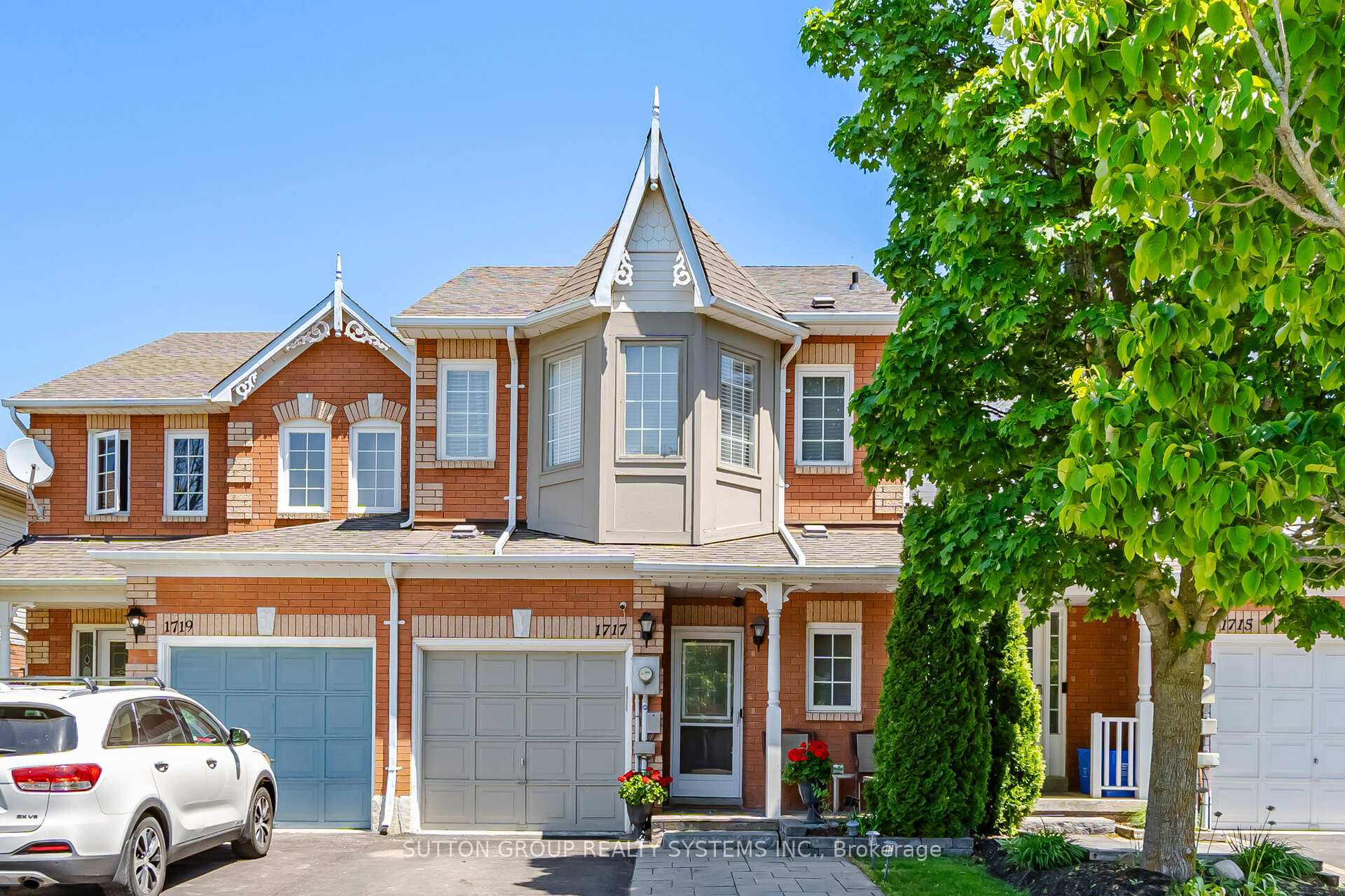 1717 Woodgate Trail, Oshawa, ON L1G 8B4