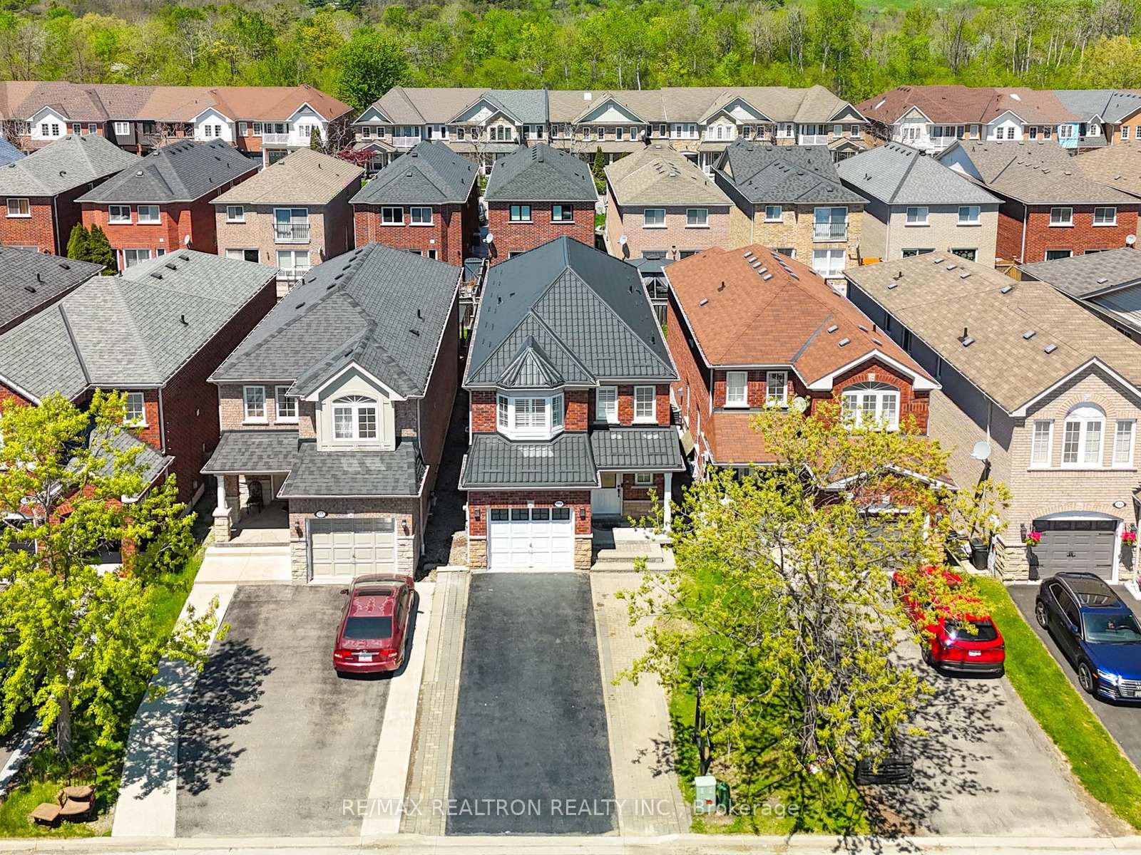 664 Sunbird Trail, Pickering, ON L1X 2X6
