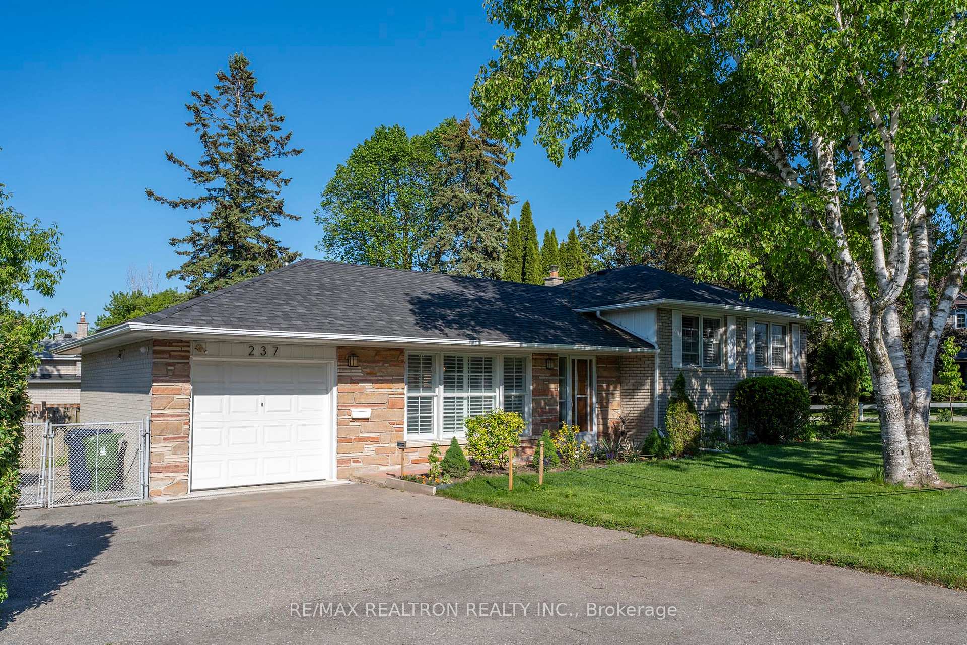 237 Beechgrove Drive, Toronto, ON M1E 3Z9