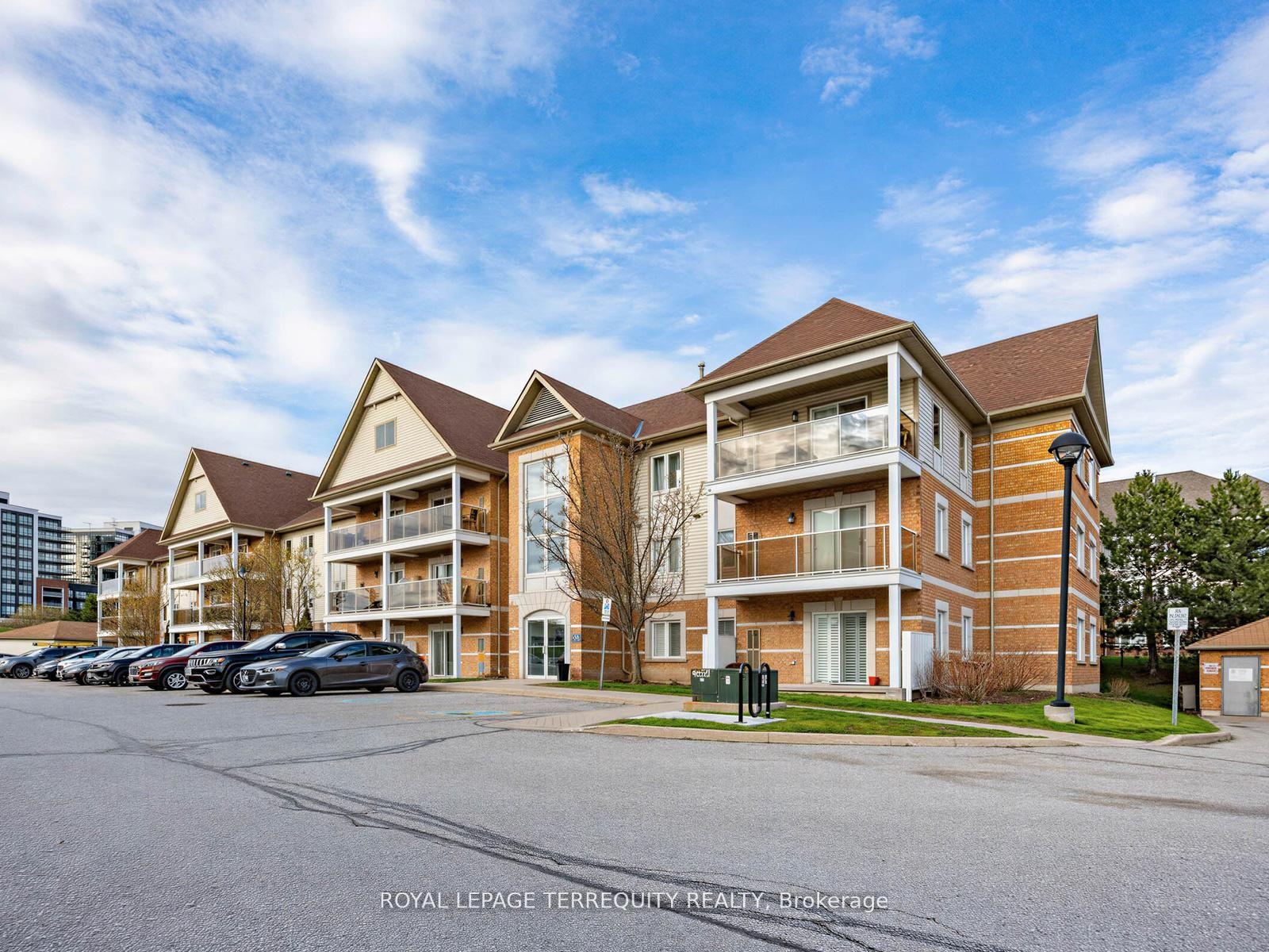 124 Aspen Springs Drive 102, Clarington, ON L1C 0G8