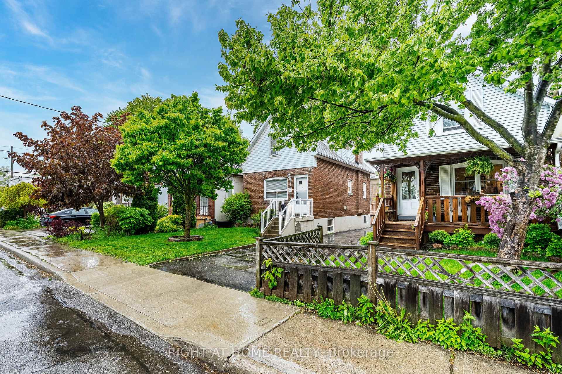 8 Savoy Avenue, Toronto, ON M8W 3X6