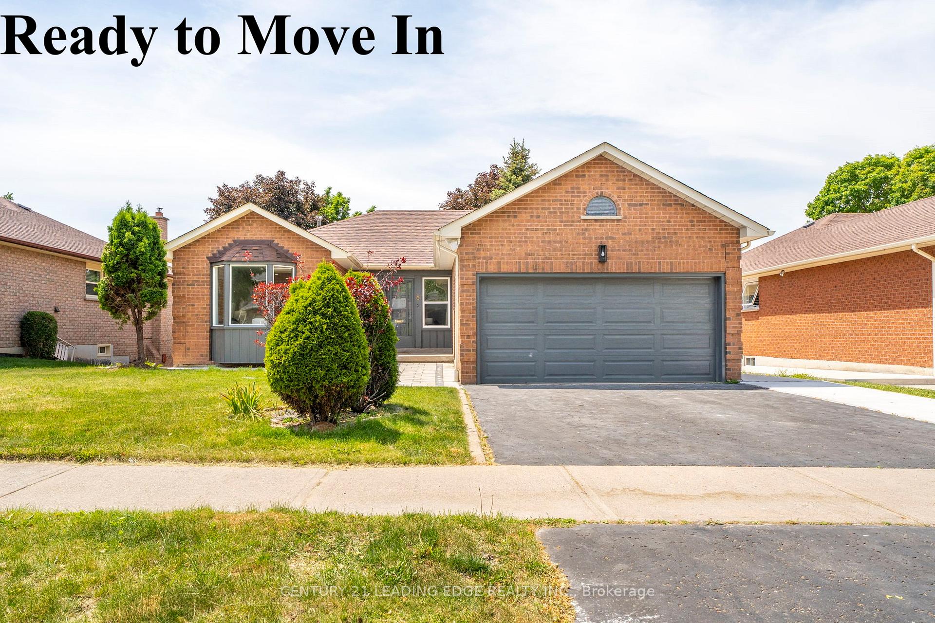 8 Hialeah Crescent, Whitby, ON L1N 6R1