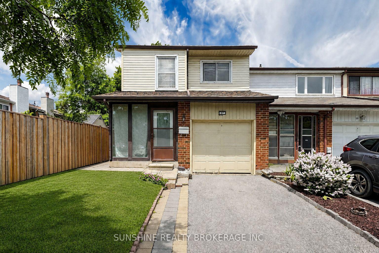 57 Springhouse Square, Toronto, ON M1W 2X2
