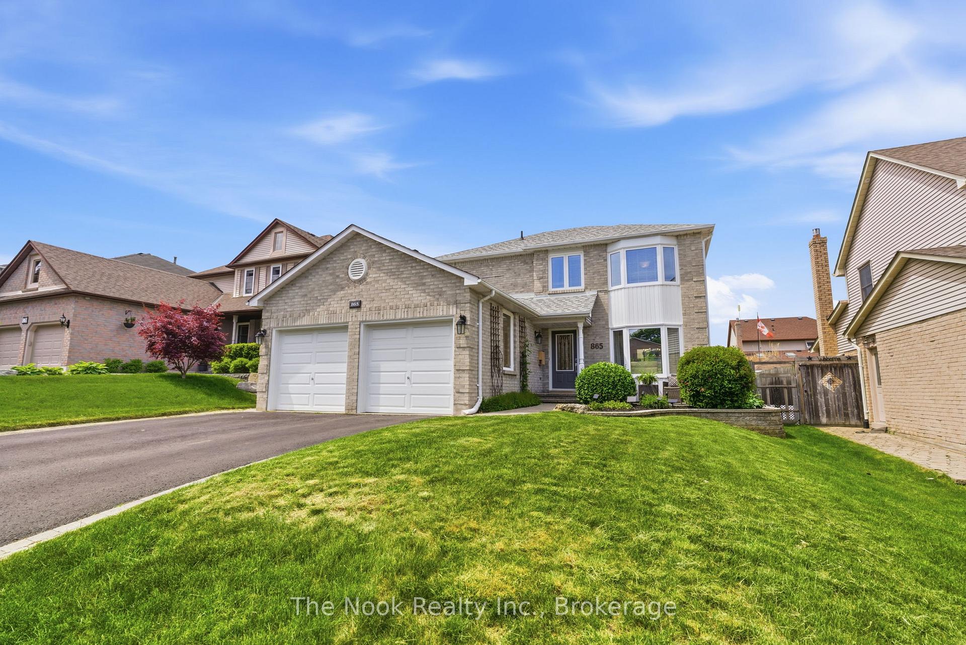 865 Lochness Crescent, Oshawa, ON L1J 7P9