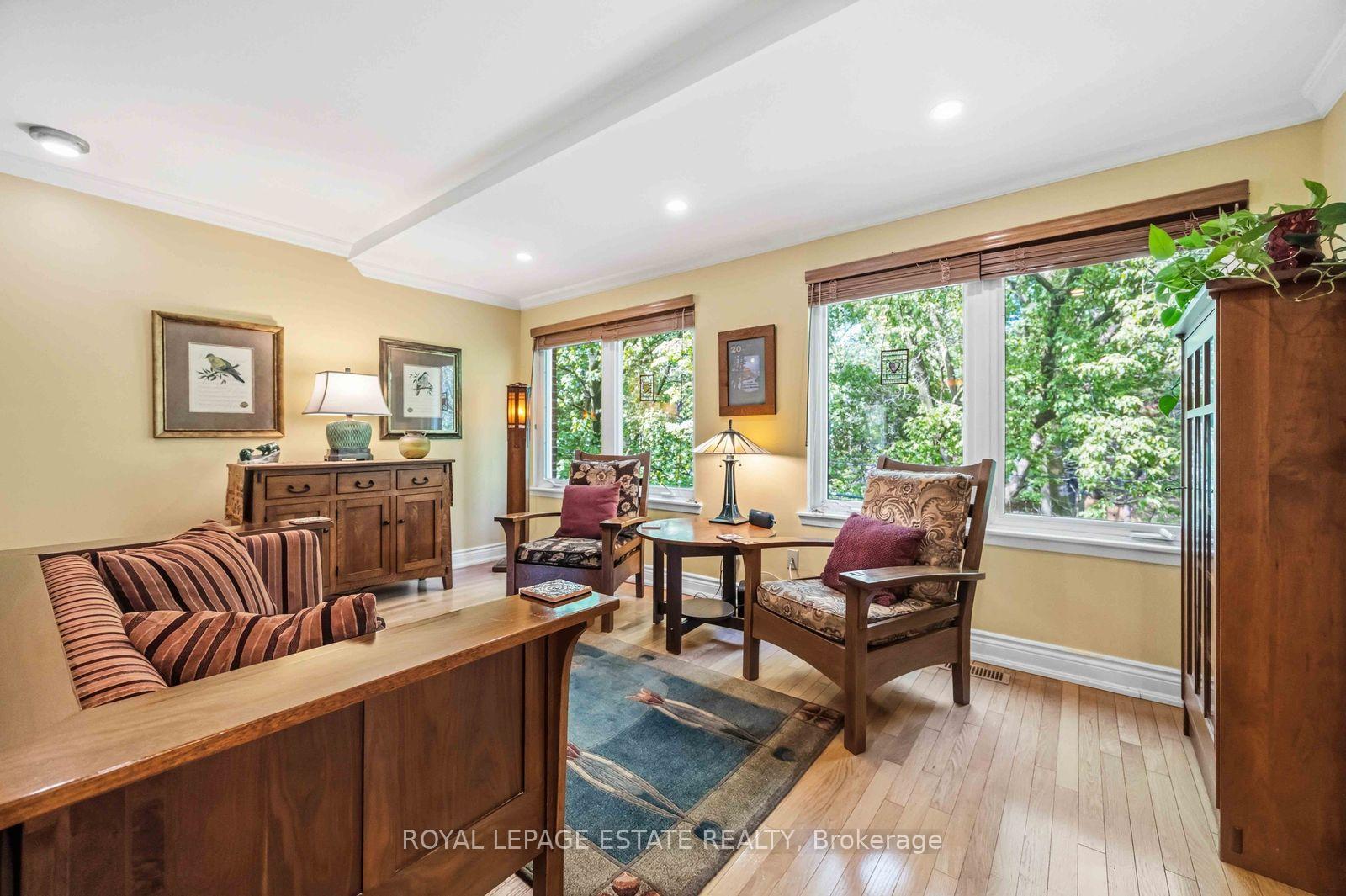 90 Edgewood Avenue 123, Toronto, ON M4L 3H1
