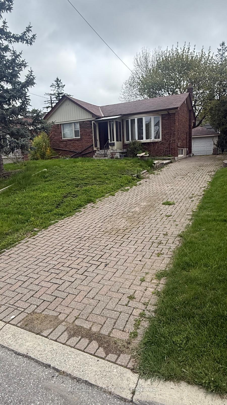 27 Ivordale Crescent, Toronto, ON M1R 2W5