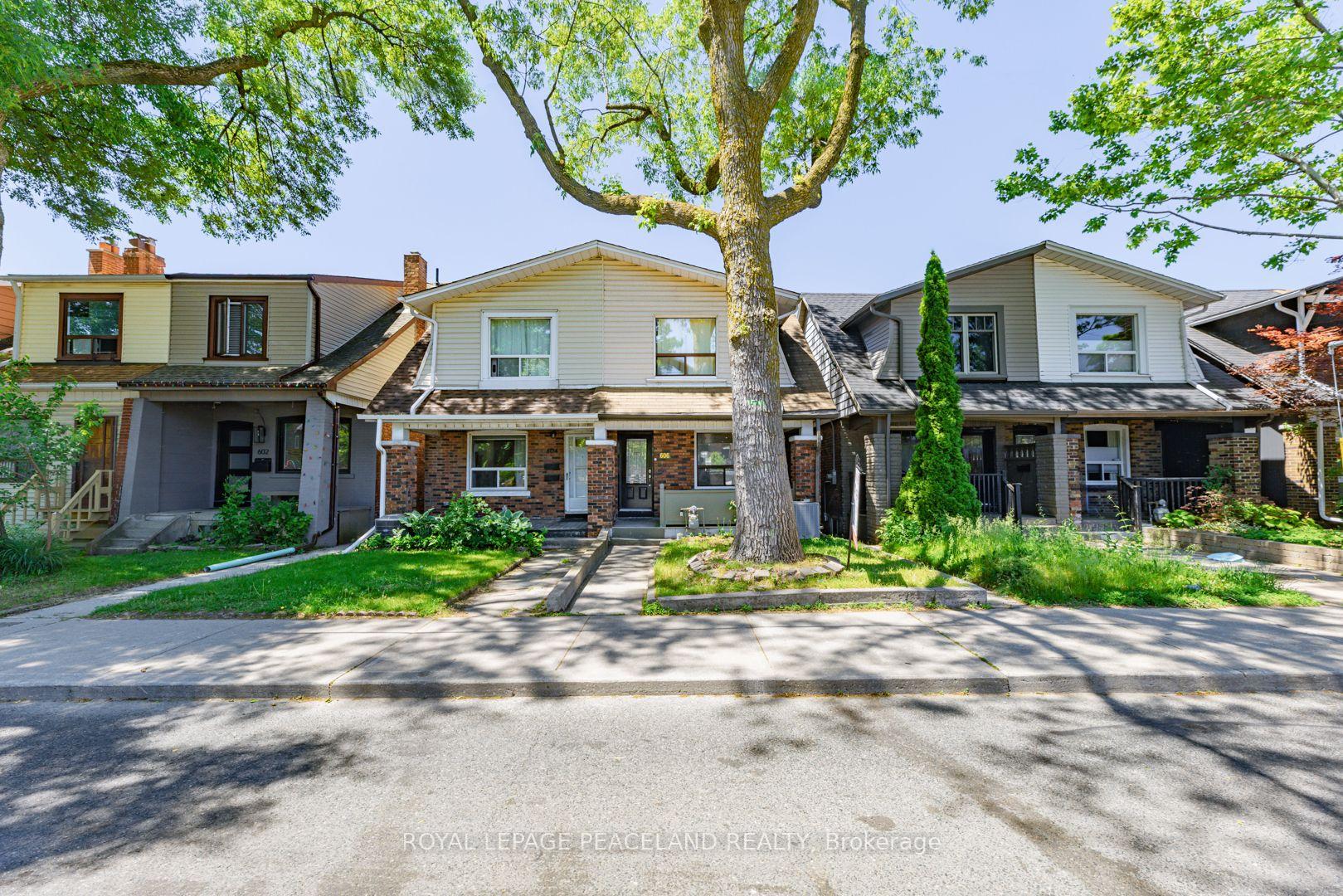606 Coxwell Avenue, Toronto, ON M4C 3B6