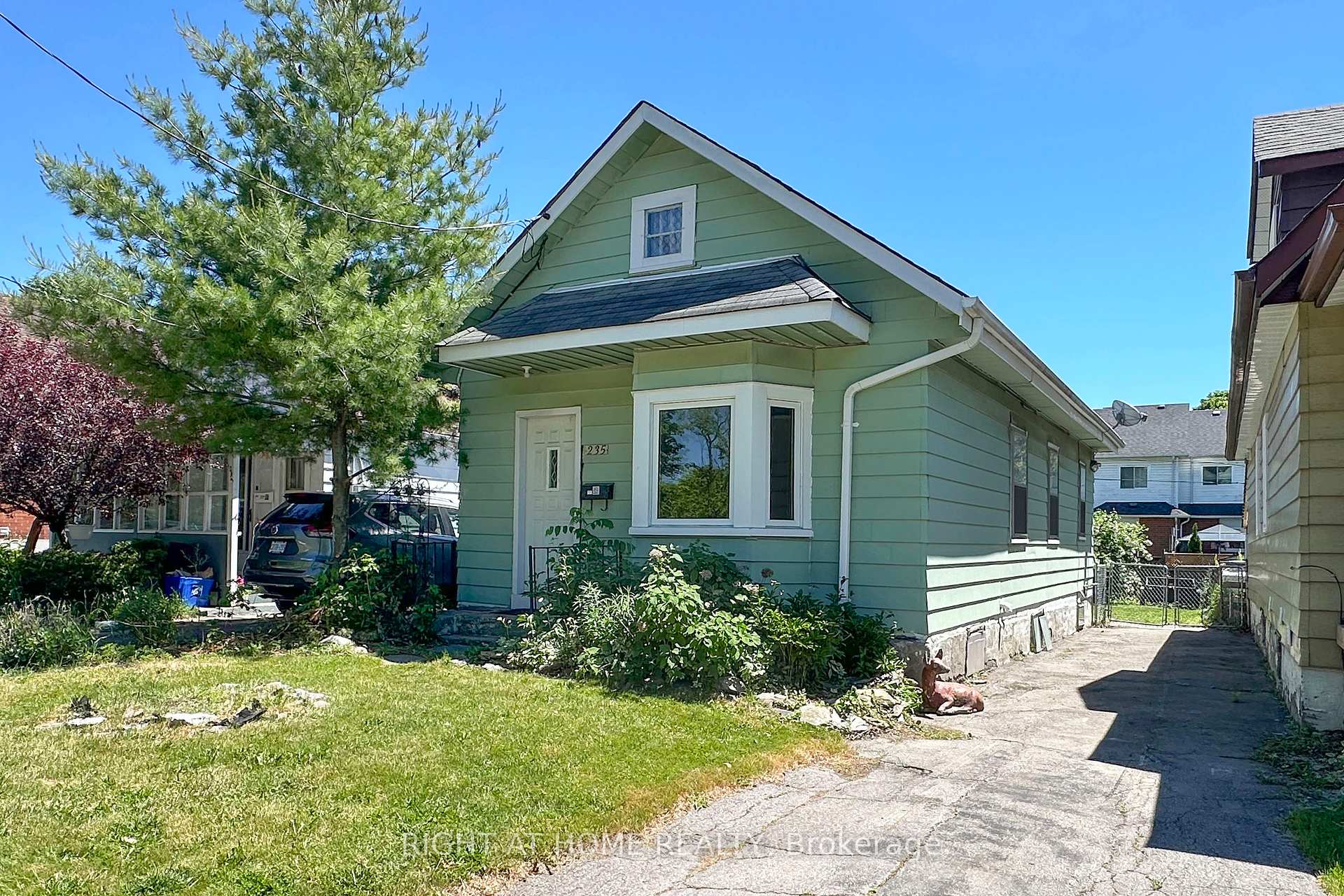 235 Edward Avenue, Oshawa, ON L1H 3A6