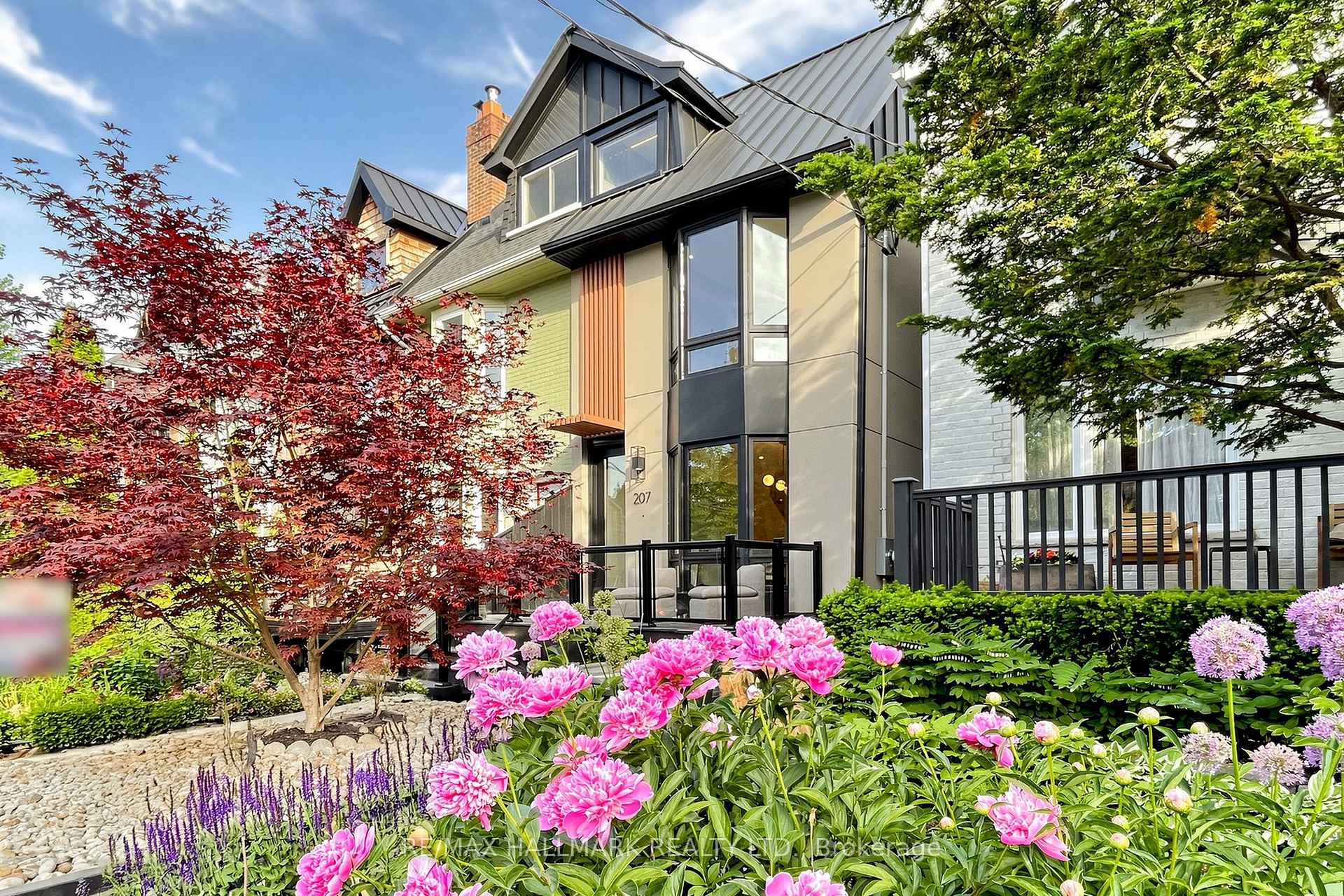 207 Victor Avenue, Toronto E01, ON M4K 1B3