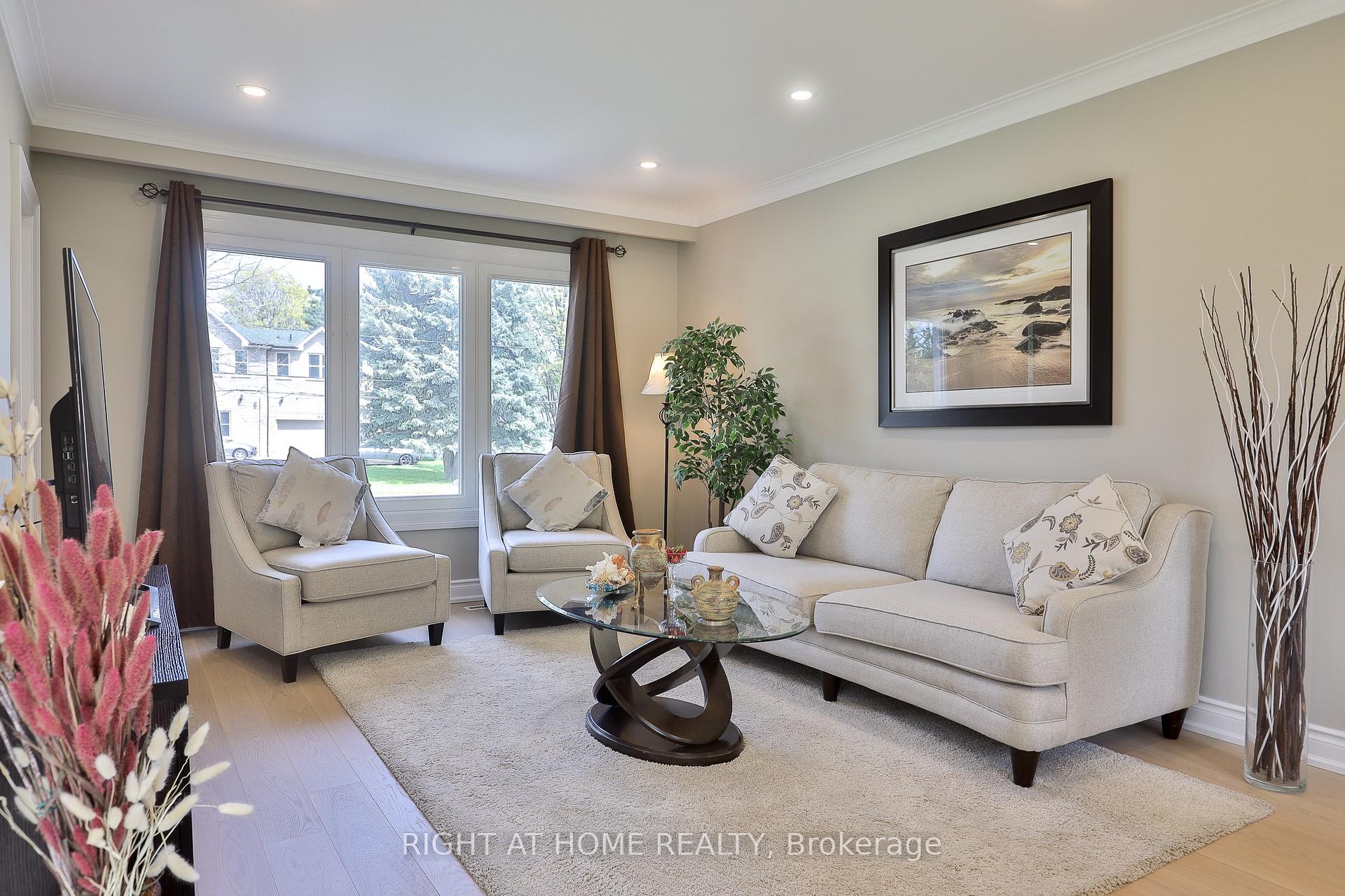 60 Aragon Avenue, Toronto, ON M1T 1X9