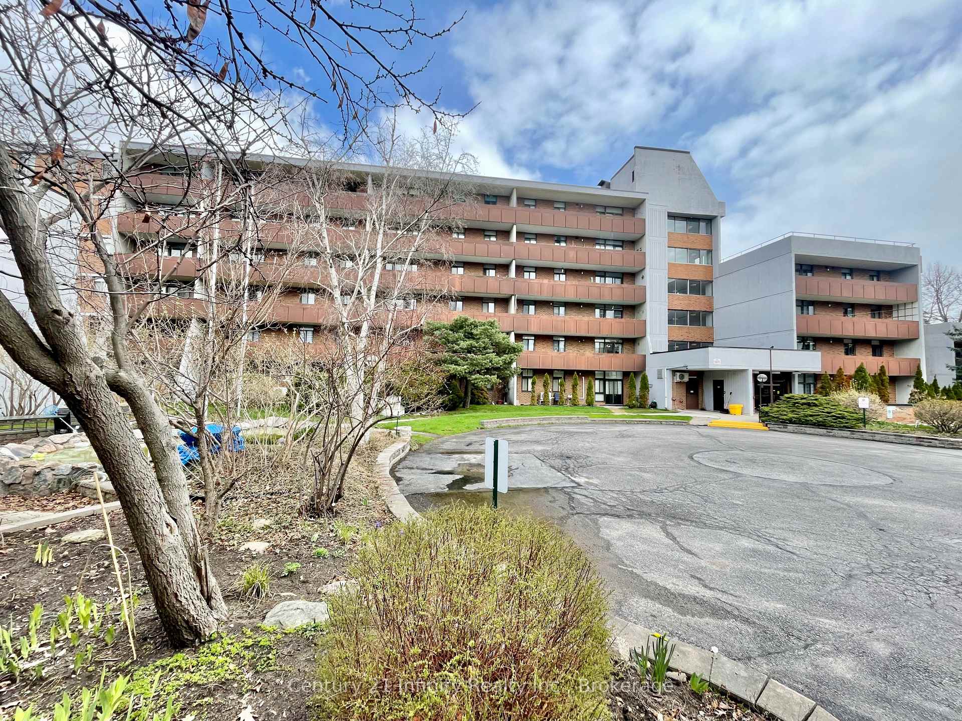50 Old Kingston Road 5-606, Toronto, ON M1E 4Y1