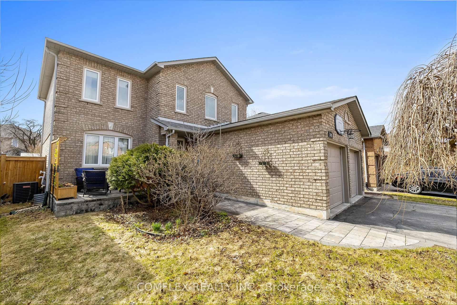 1045 Beaver Valley Crescent, Oshawa, ON L1J 8N2