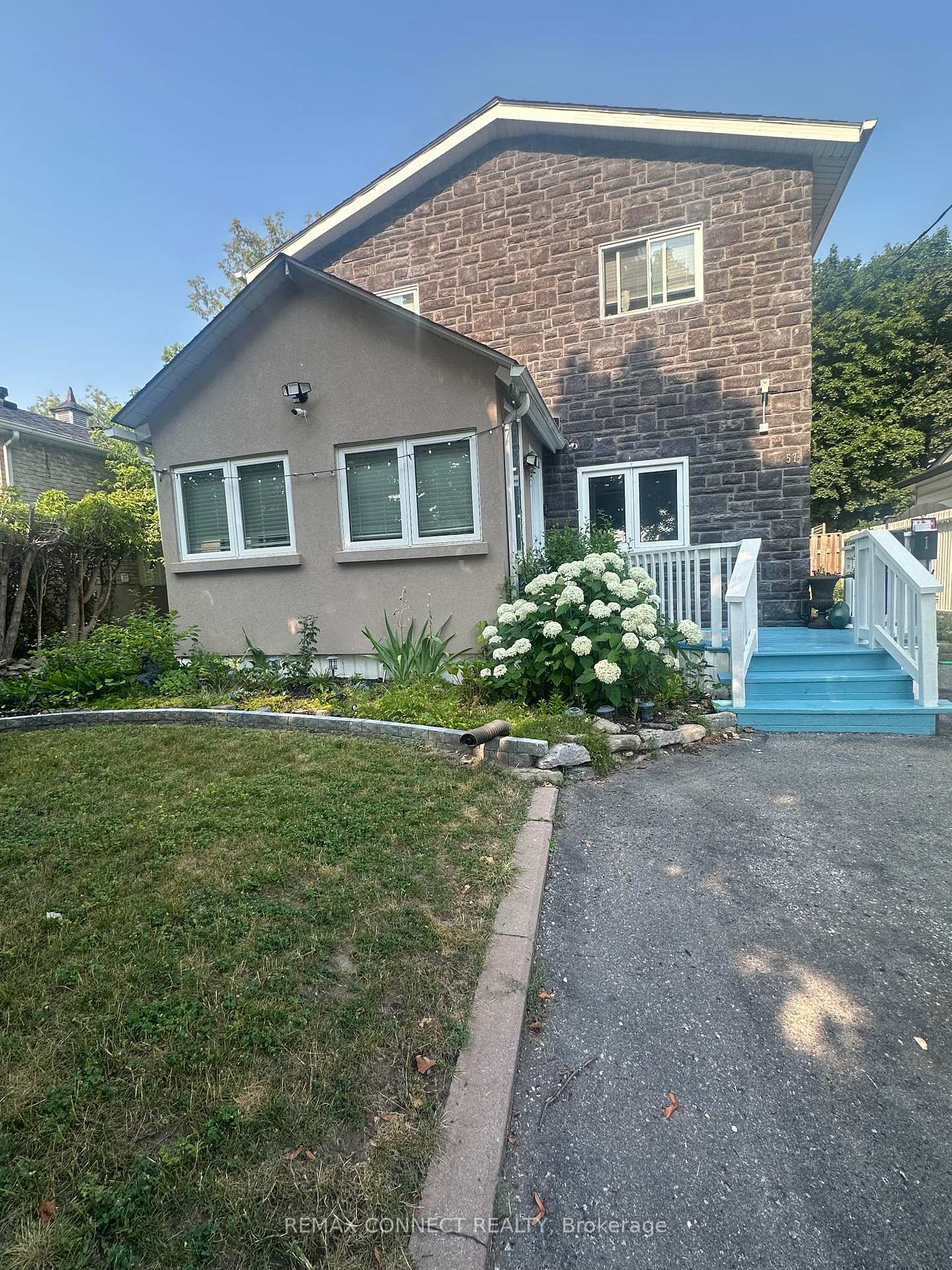 57 Fernhill Boulevard, Oshawa, ON L1J 5J1