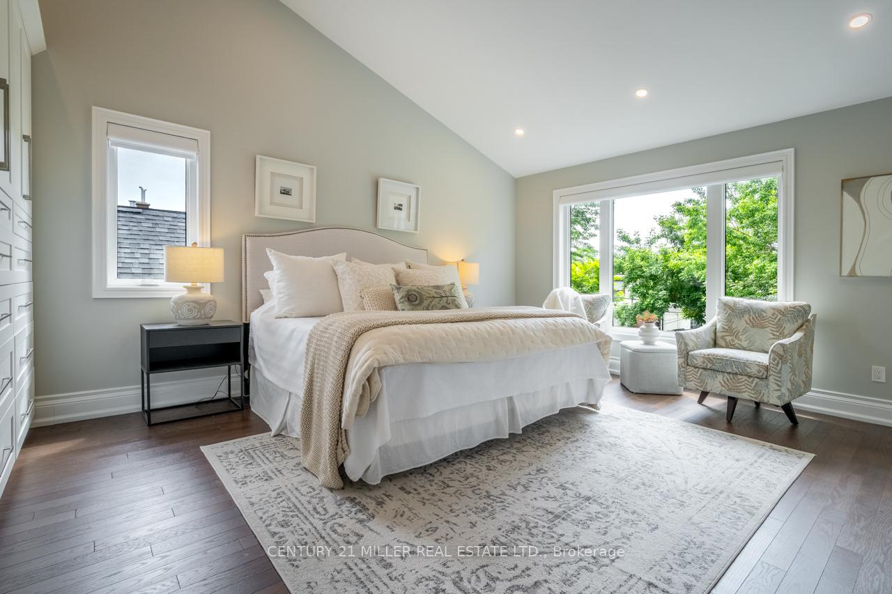 137 Springdale Boulevard, Toronto, ON M4J 1W8