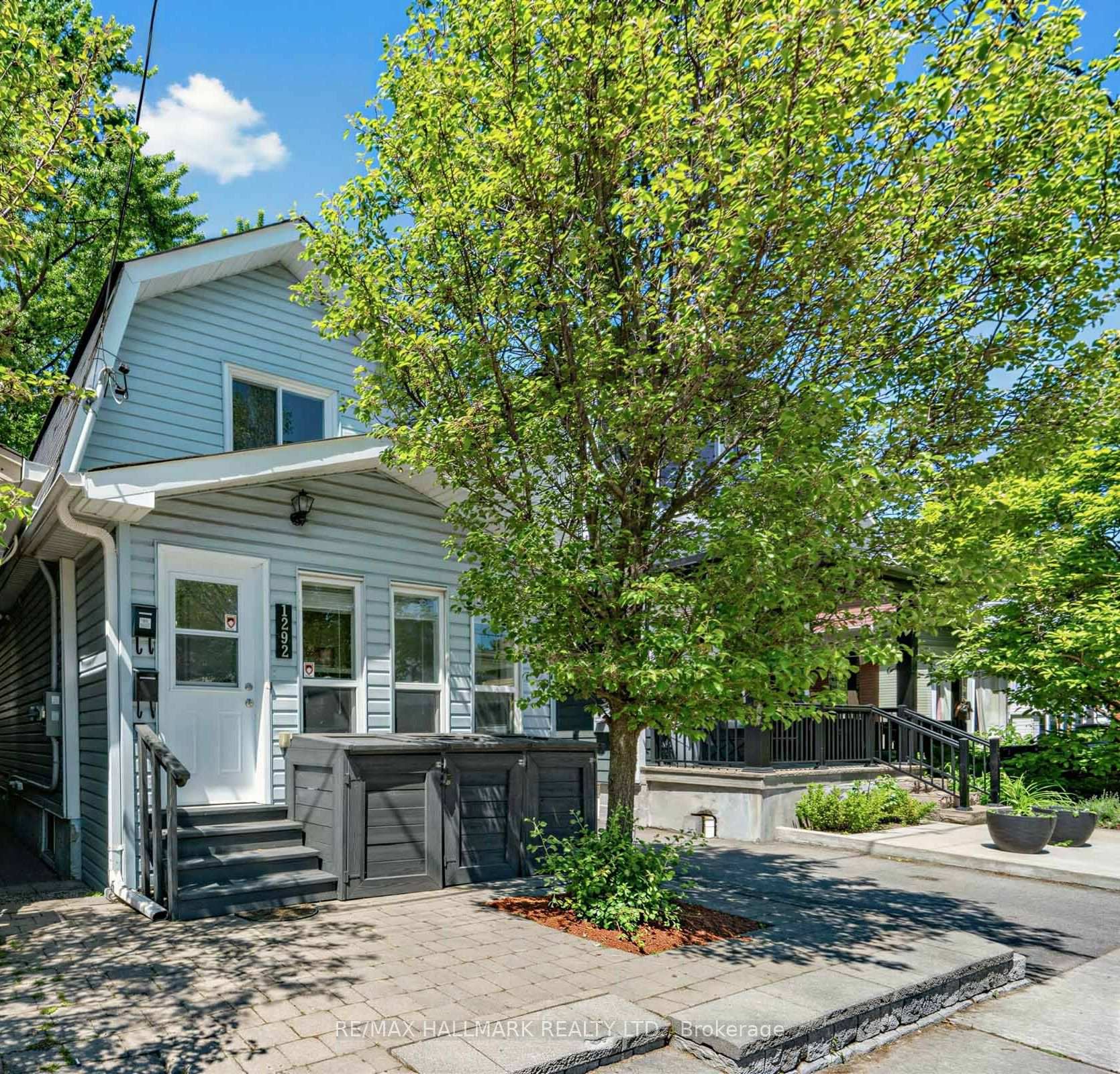 1292 Woodbine Avenue, Toronto, ON M4C 4E7