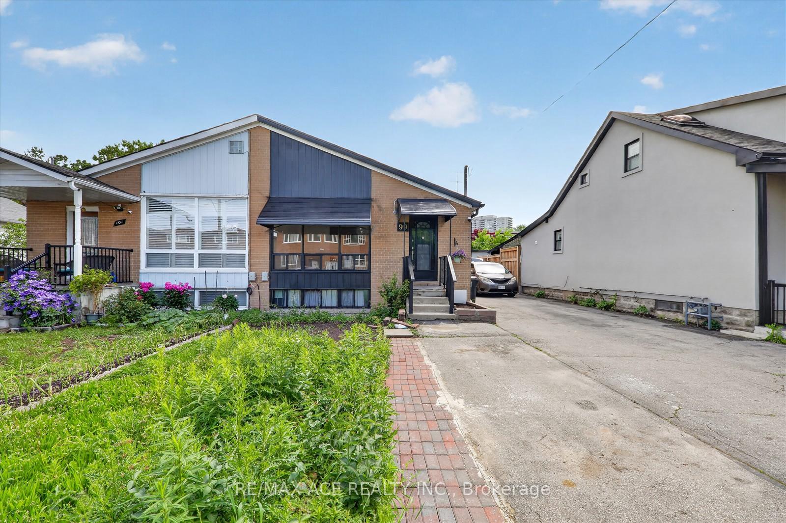 99 Laurel Avenue, Toronto, ON M1K 3J8