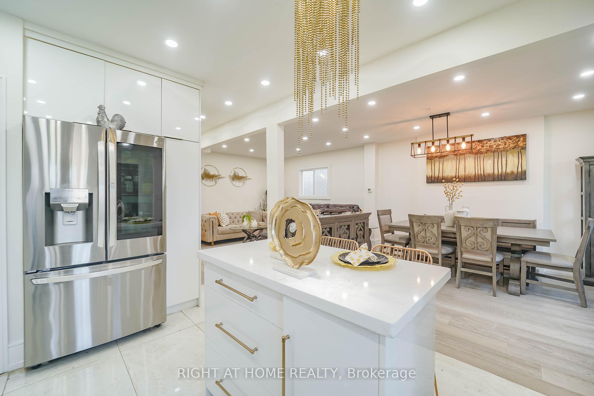 174 Aylesworth Avenue, Toronto, ON M1N 2J6