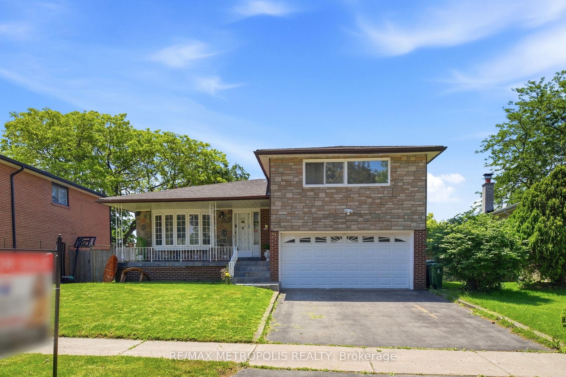 31 Langevin Crescent, Toronto, ON M1C 2B8
