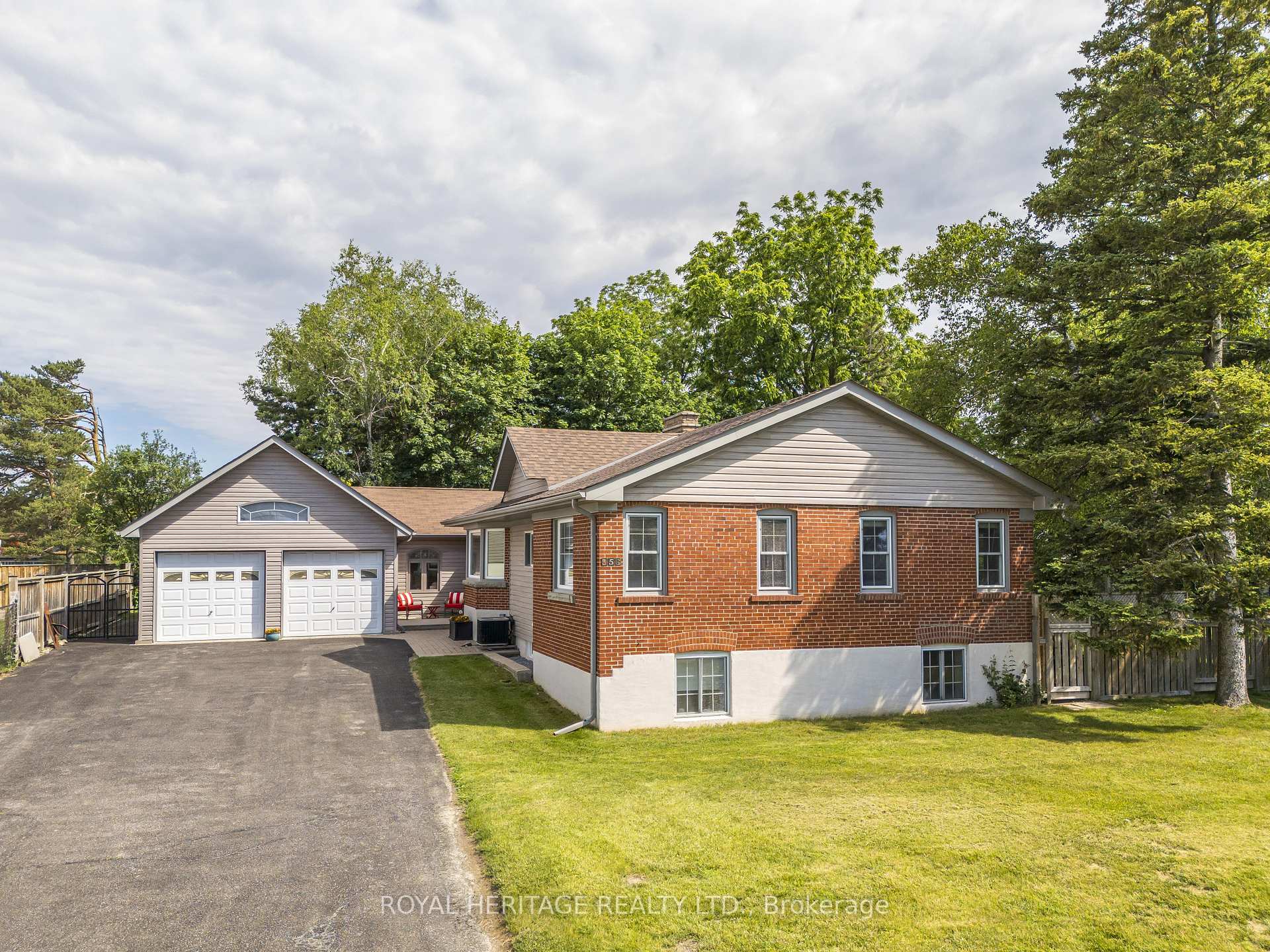 956 Bayshore Court, Pickering, ON L1W 2Y3
